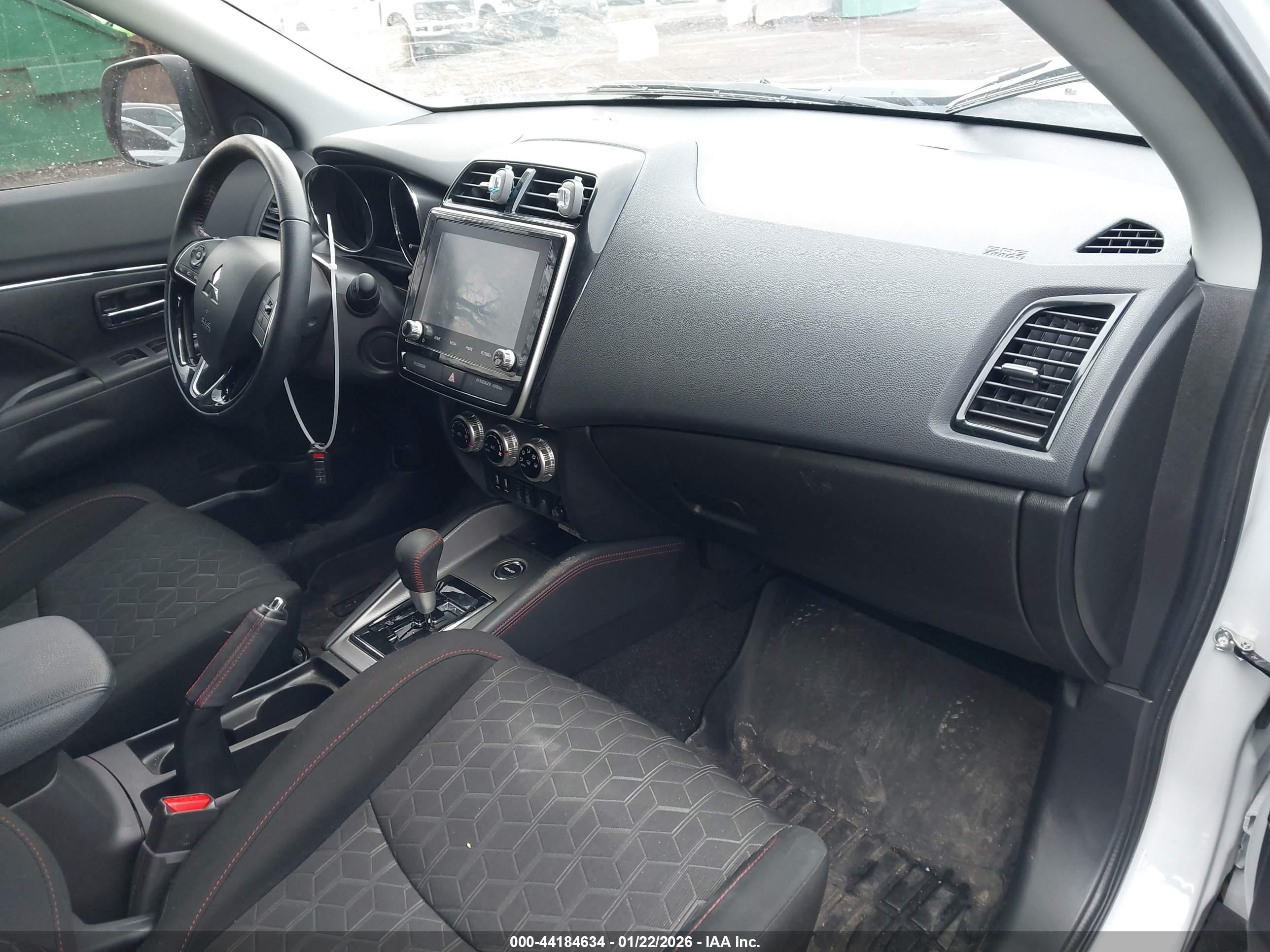 MITSUBISHI OUTLANDER image 5