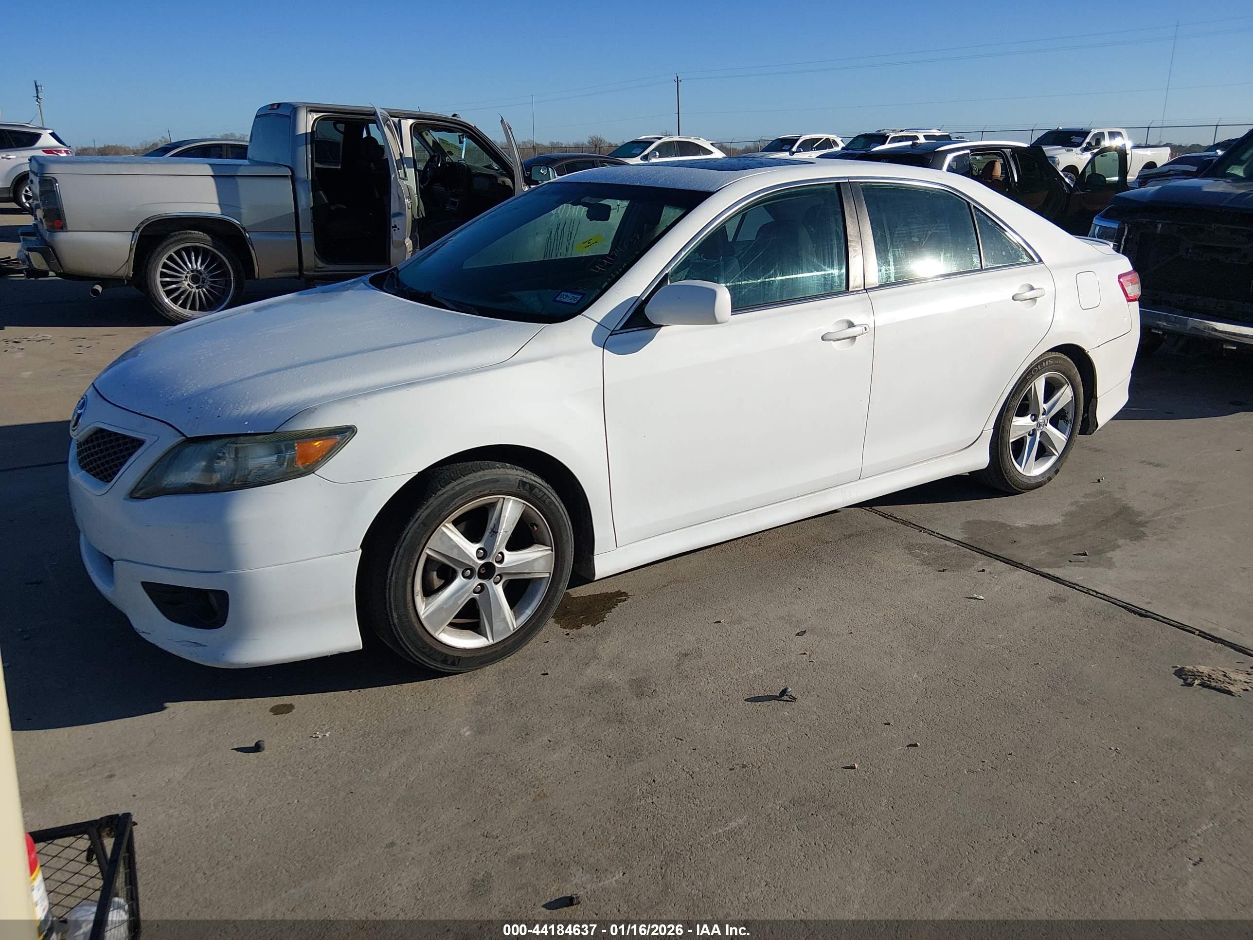 TOYOTA CAMRY image 2