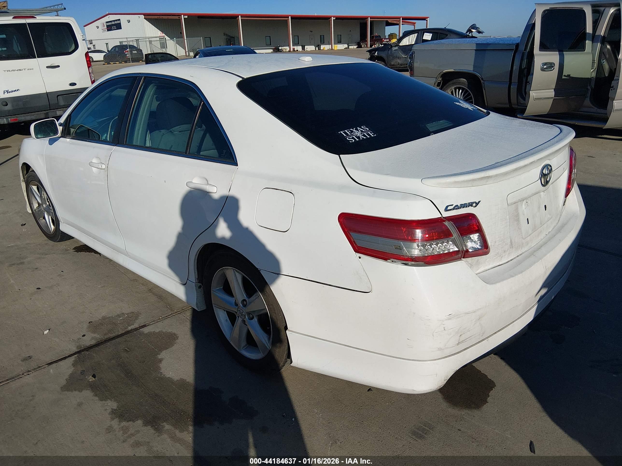 TOYOTA CAMRY image 3