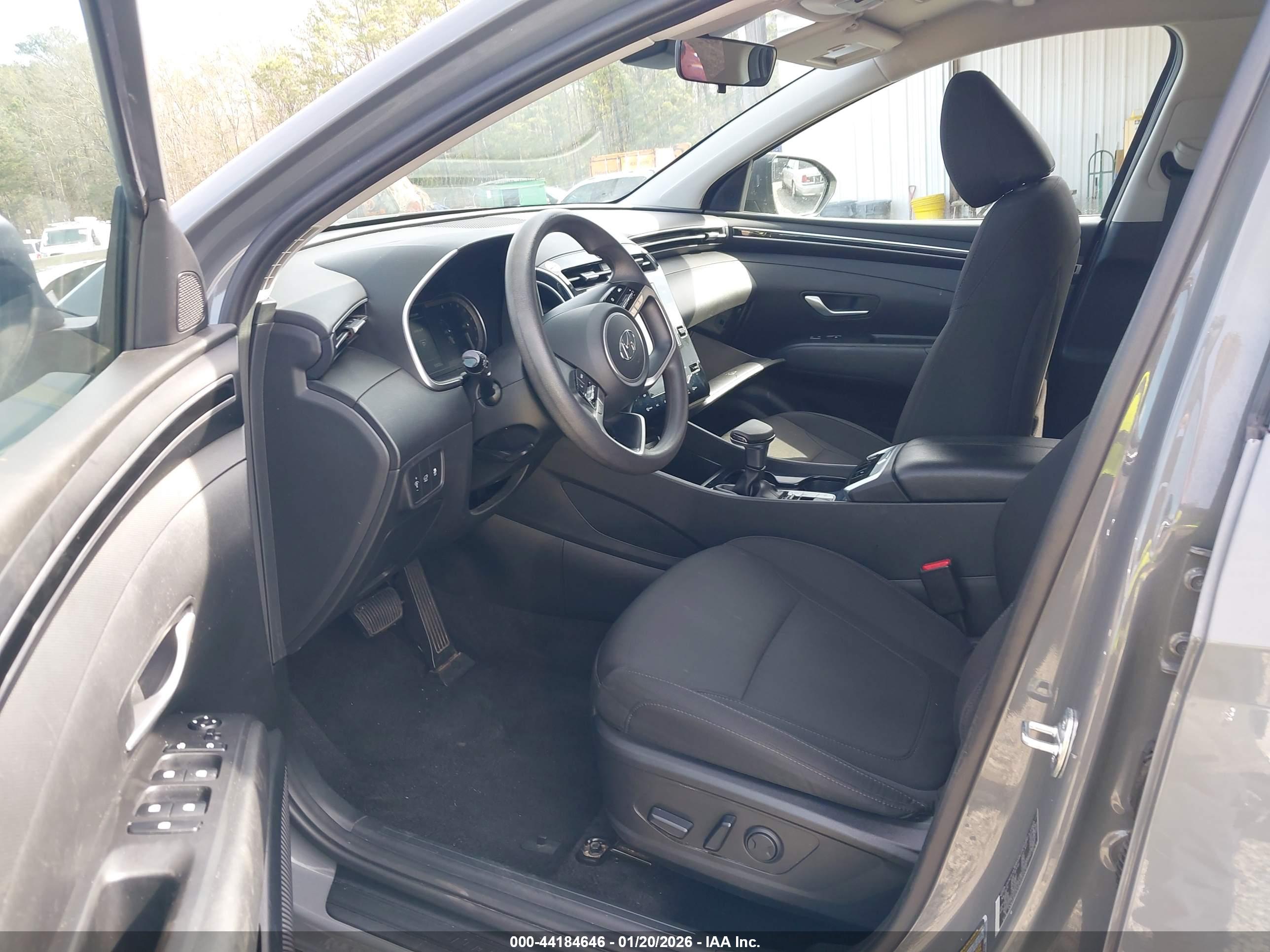 HYUNDAI TUCSON image 5