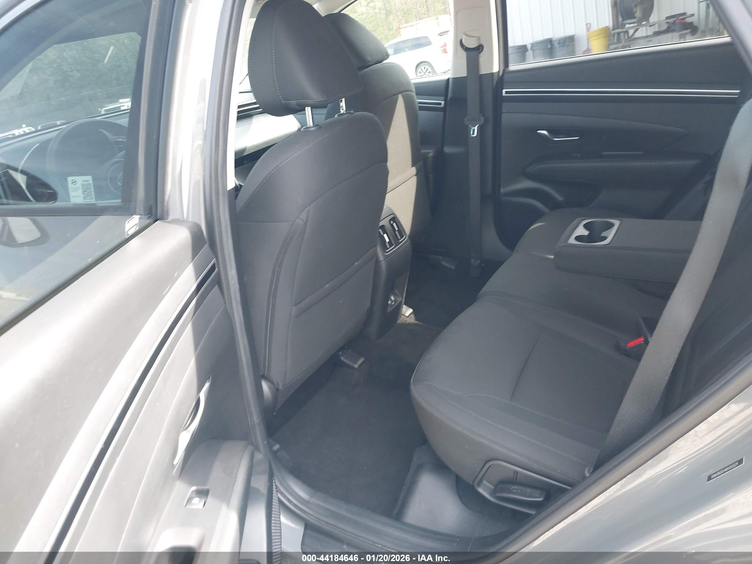HYUNDAI TUCSON image 8