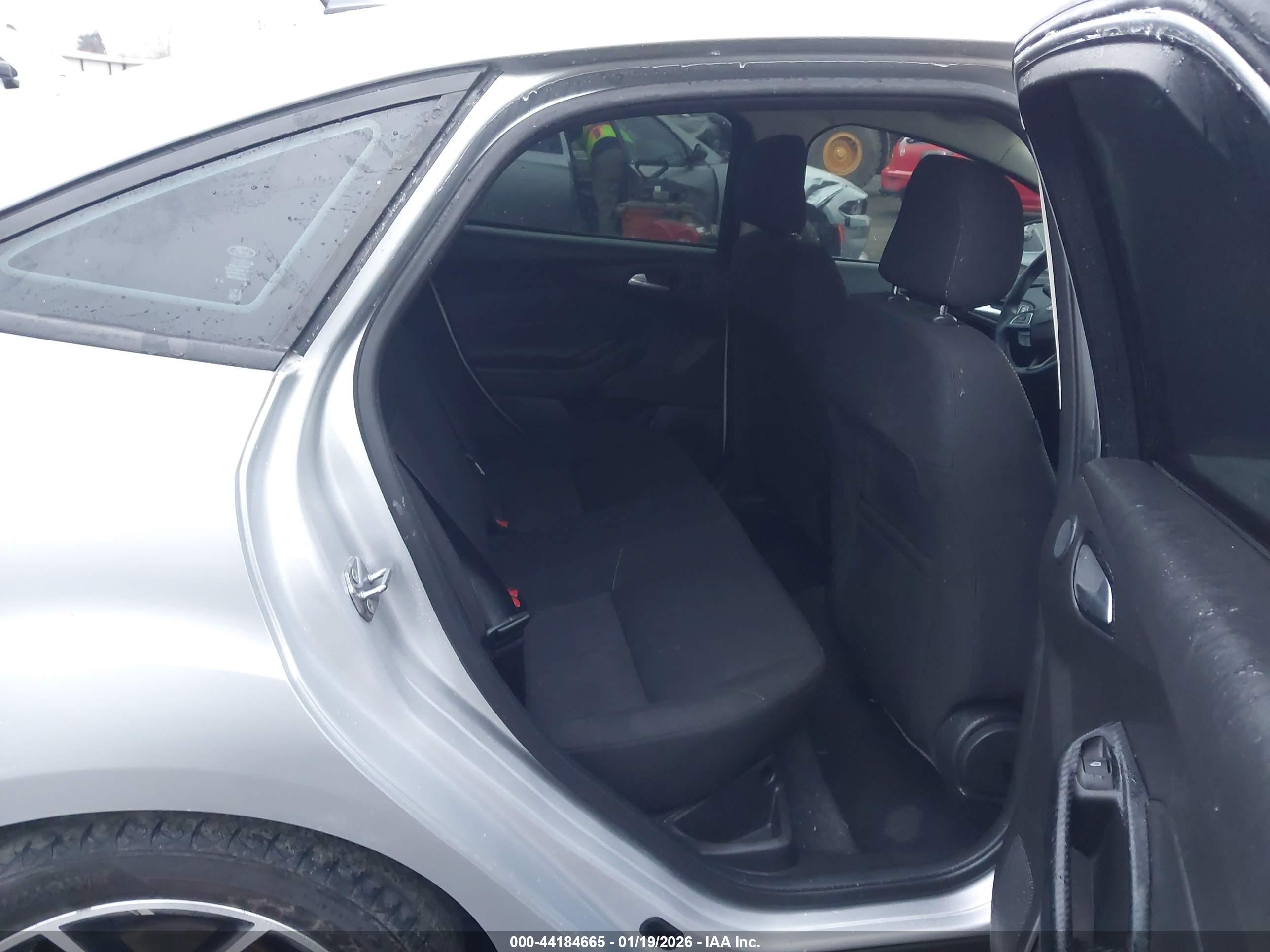 FORD FOCUS image 8