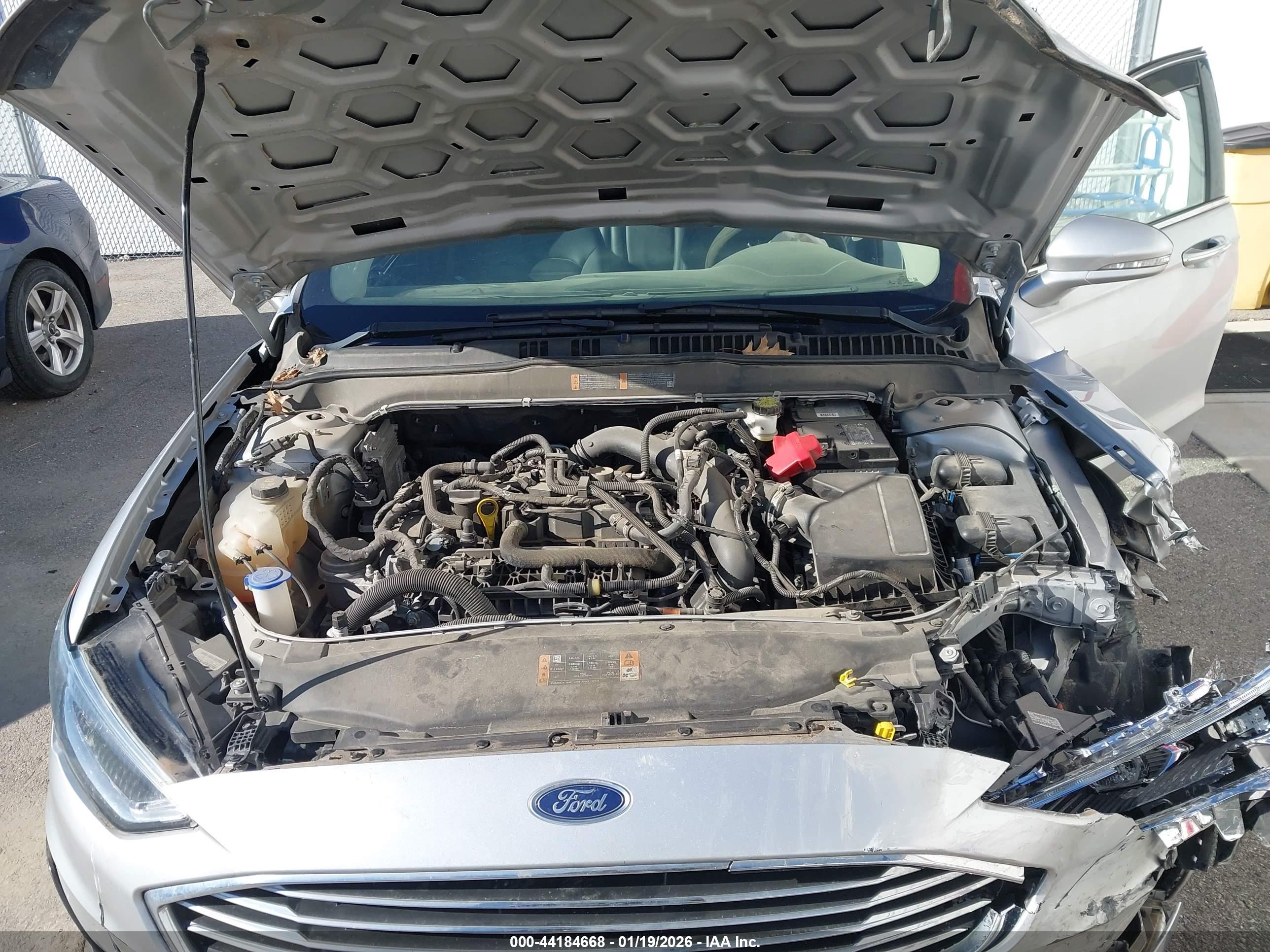 FORD FUSION image 10