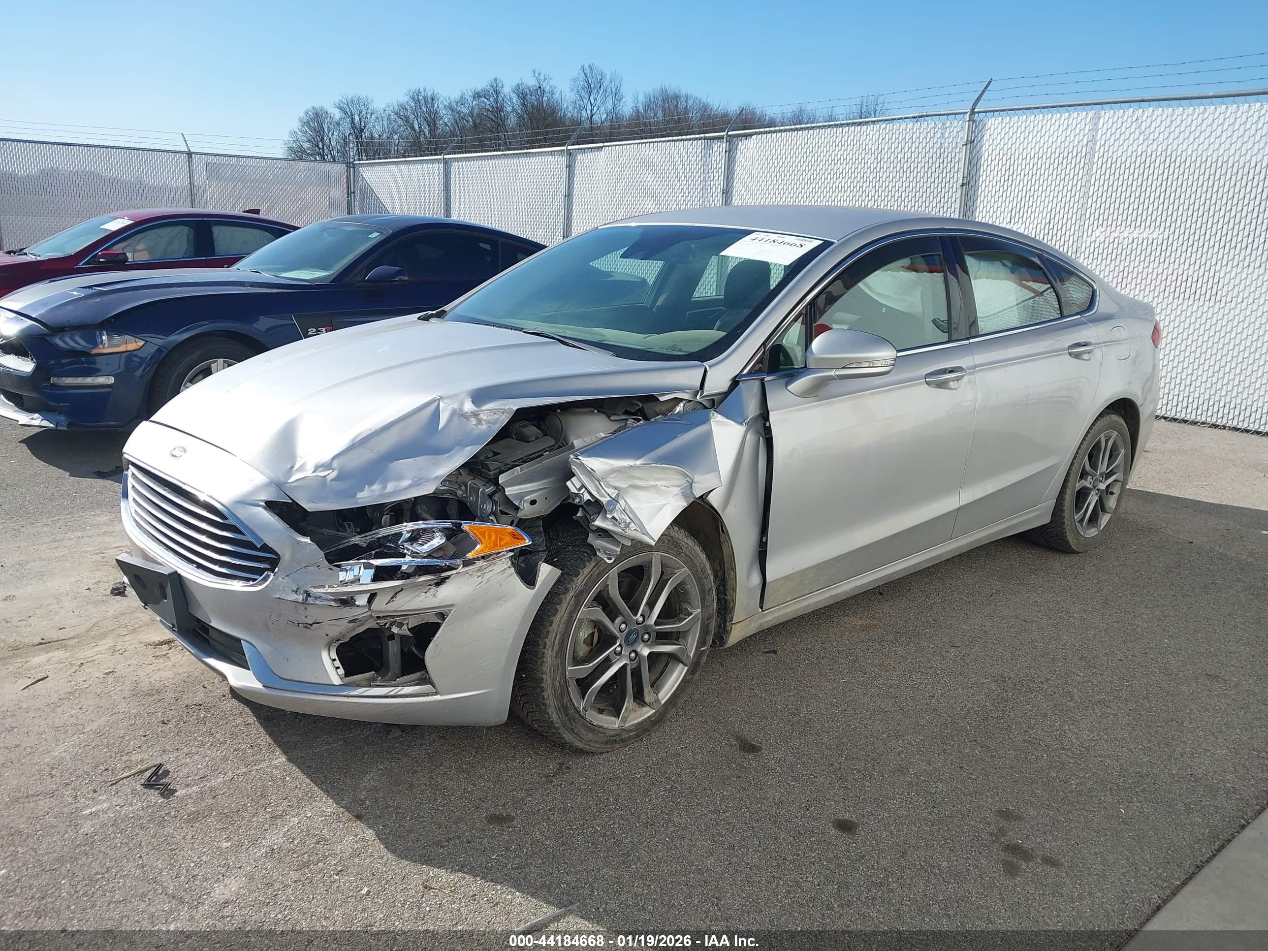 FORD FUSION image 2