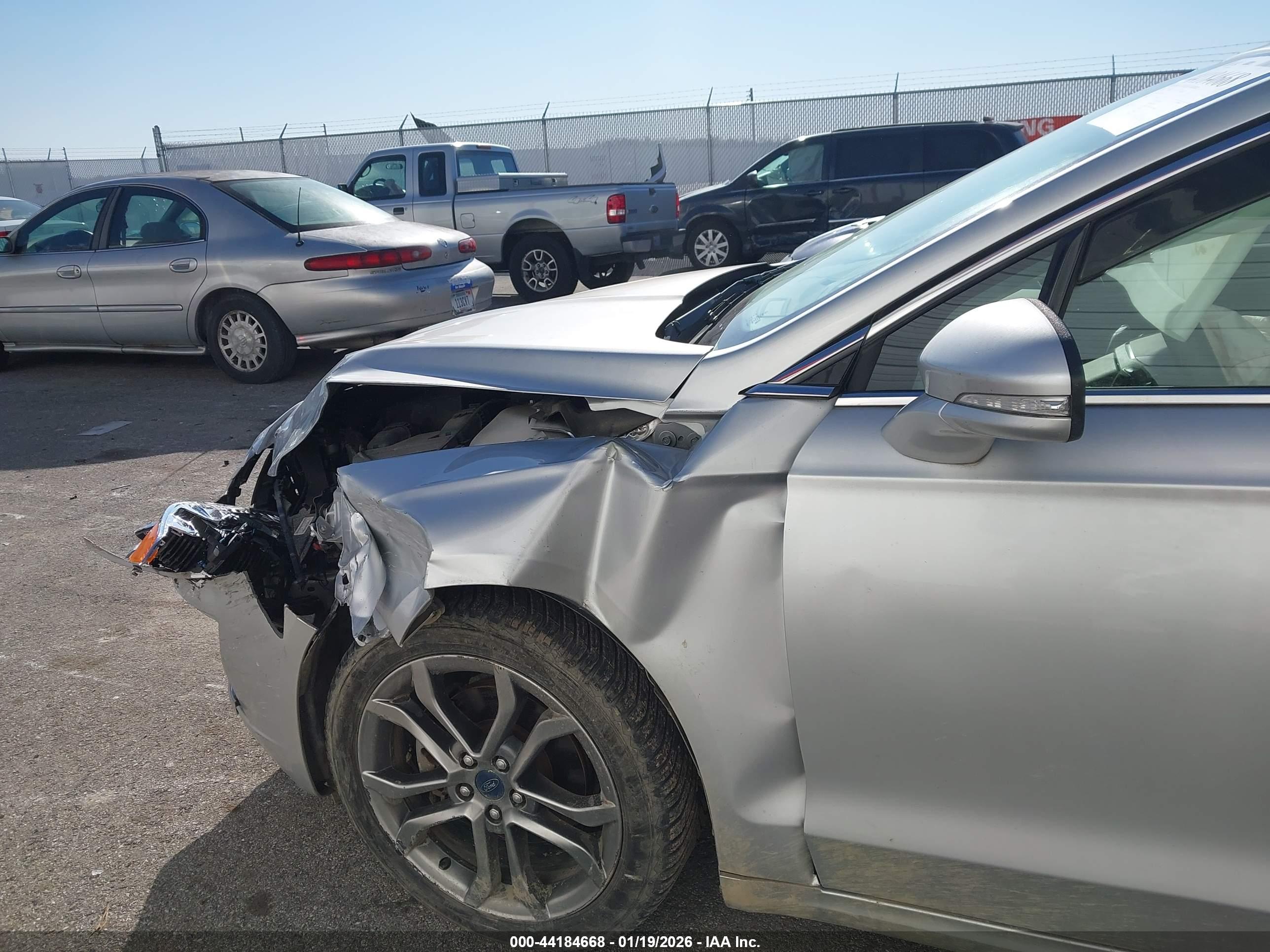FORD FUSION image 6