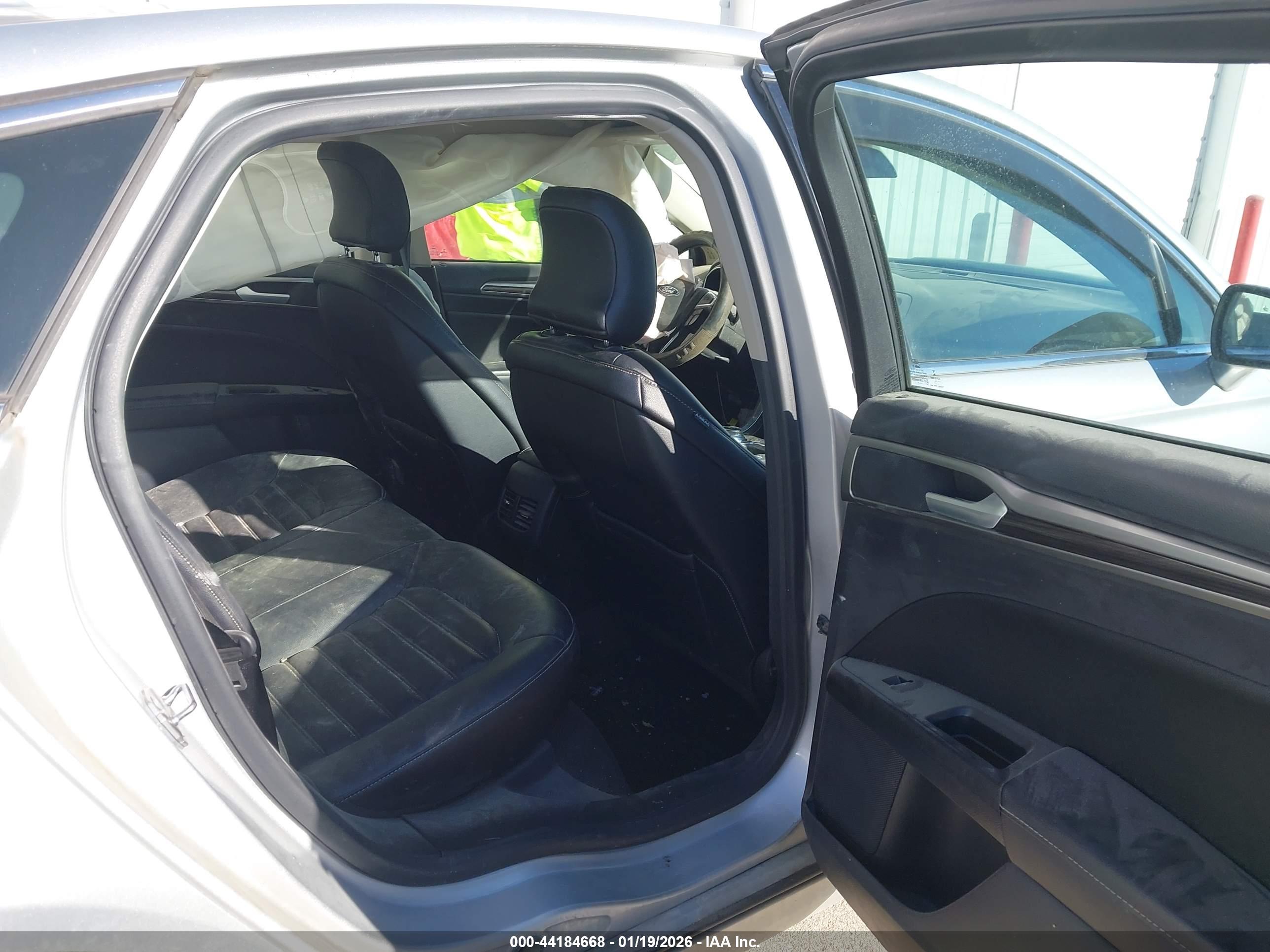 FORD FUSION image 8