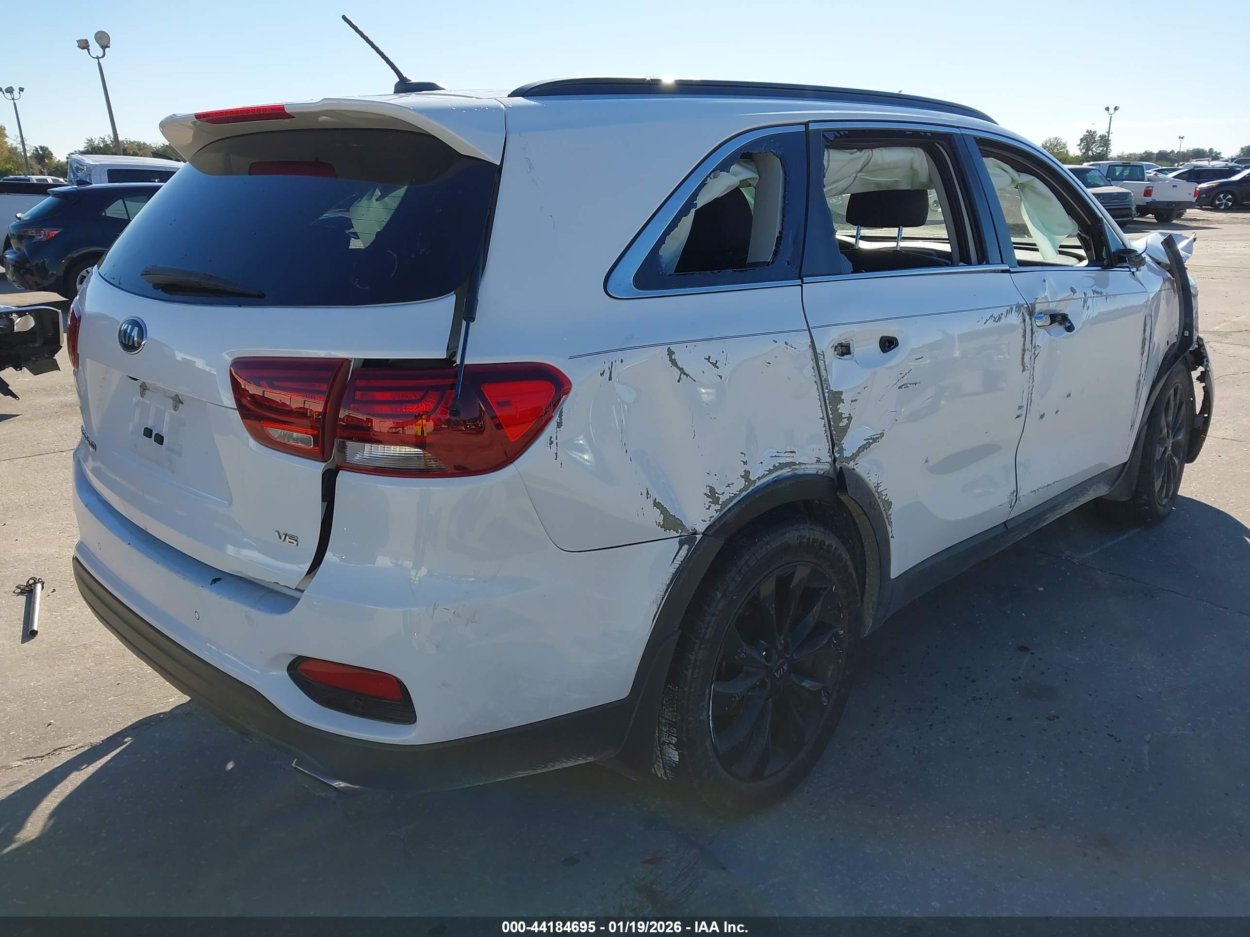 KIA SORENTO image 4