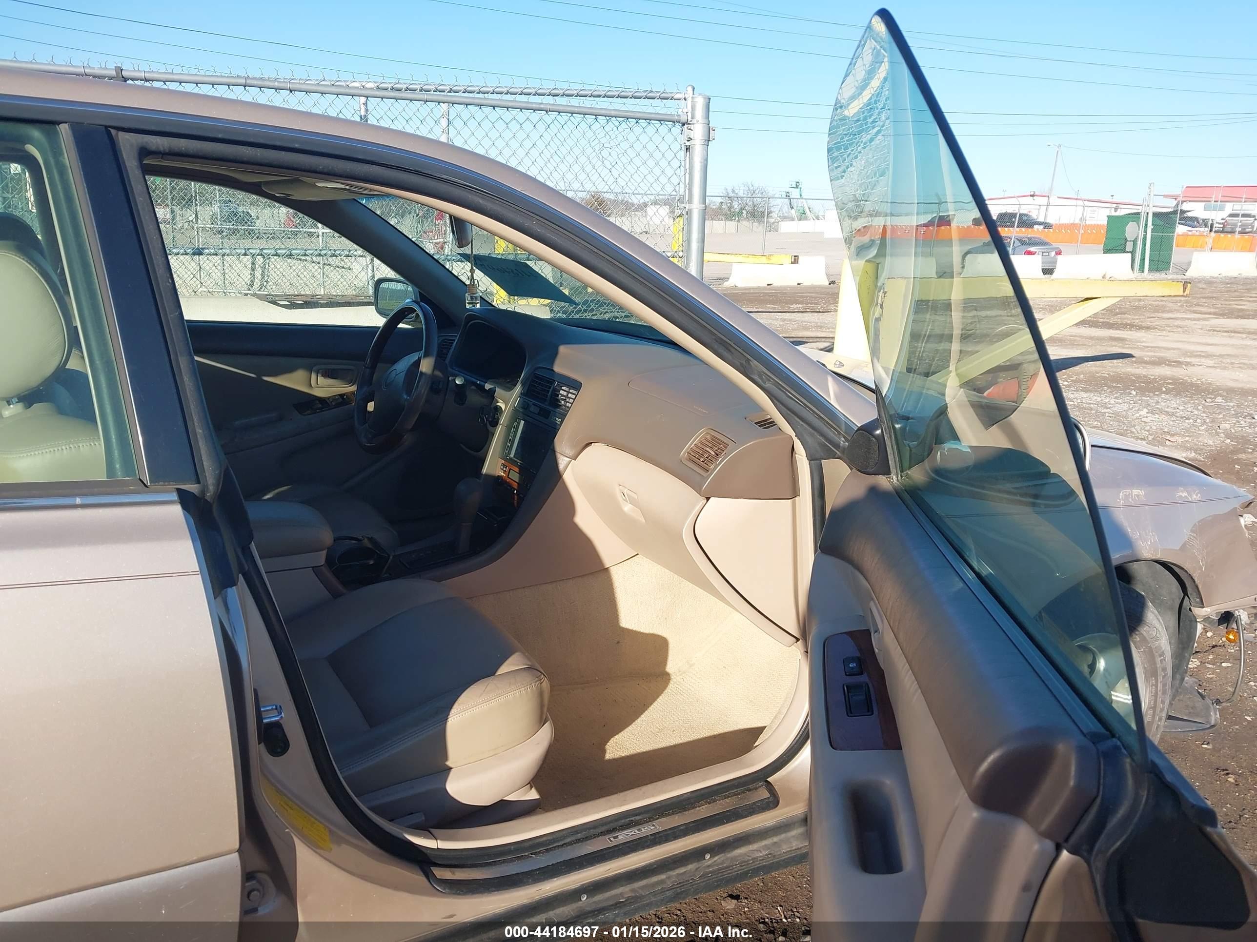 LEXUS ES image 5