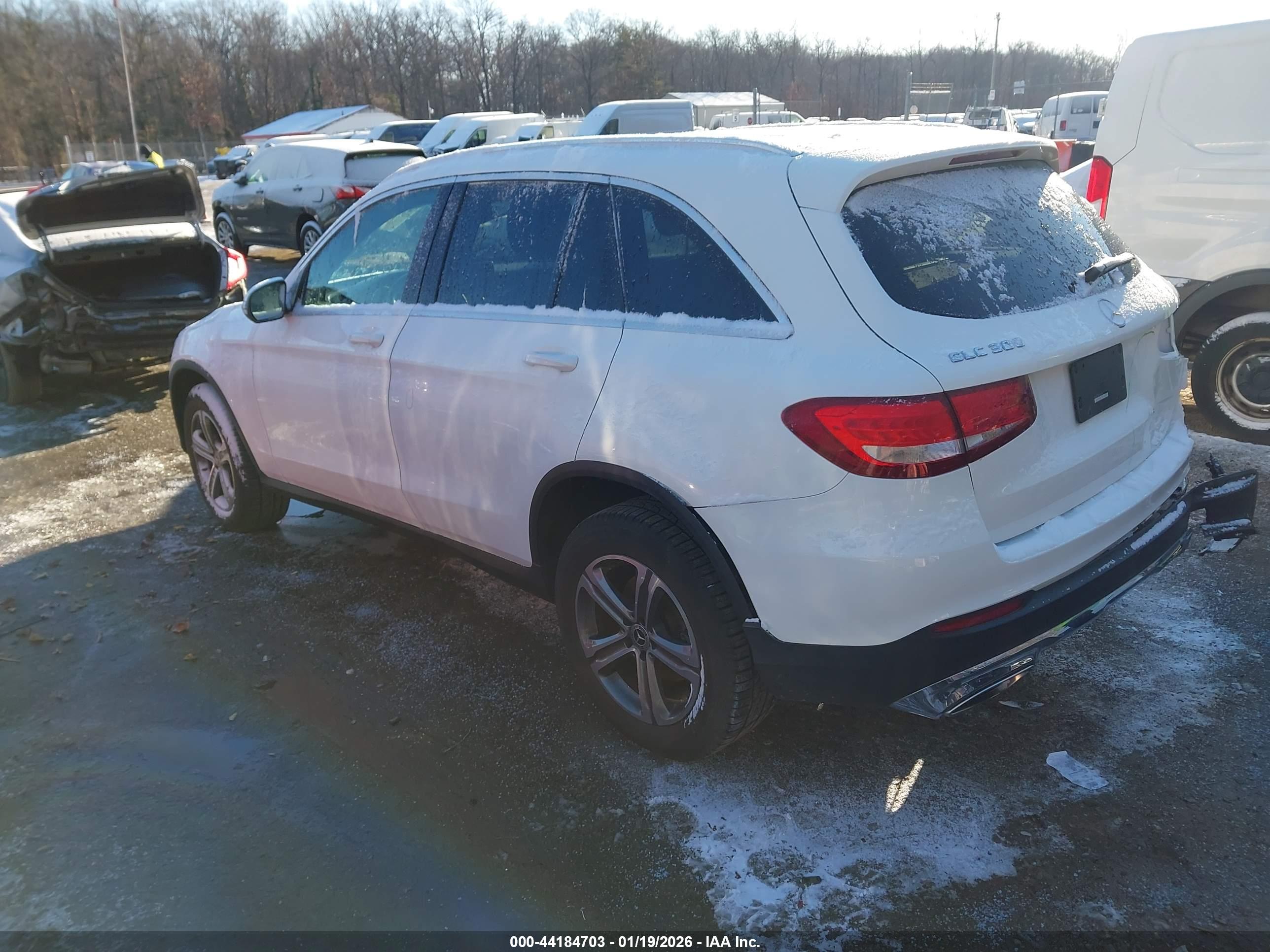 MERCEDES-BENZ GLC image 3