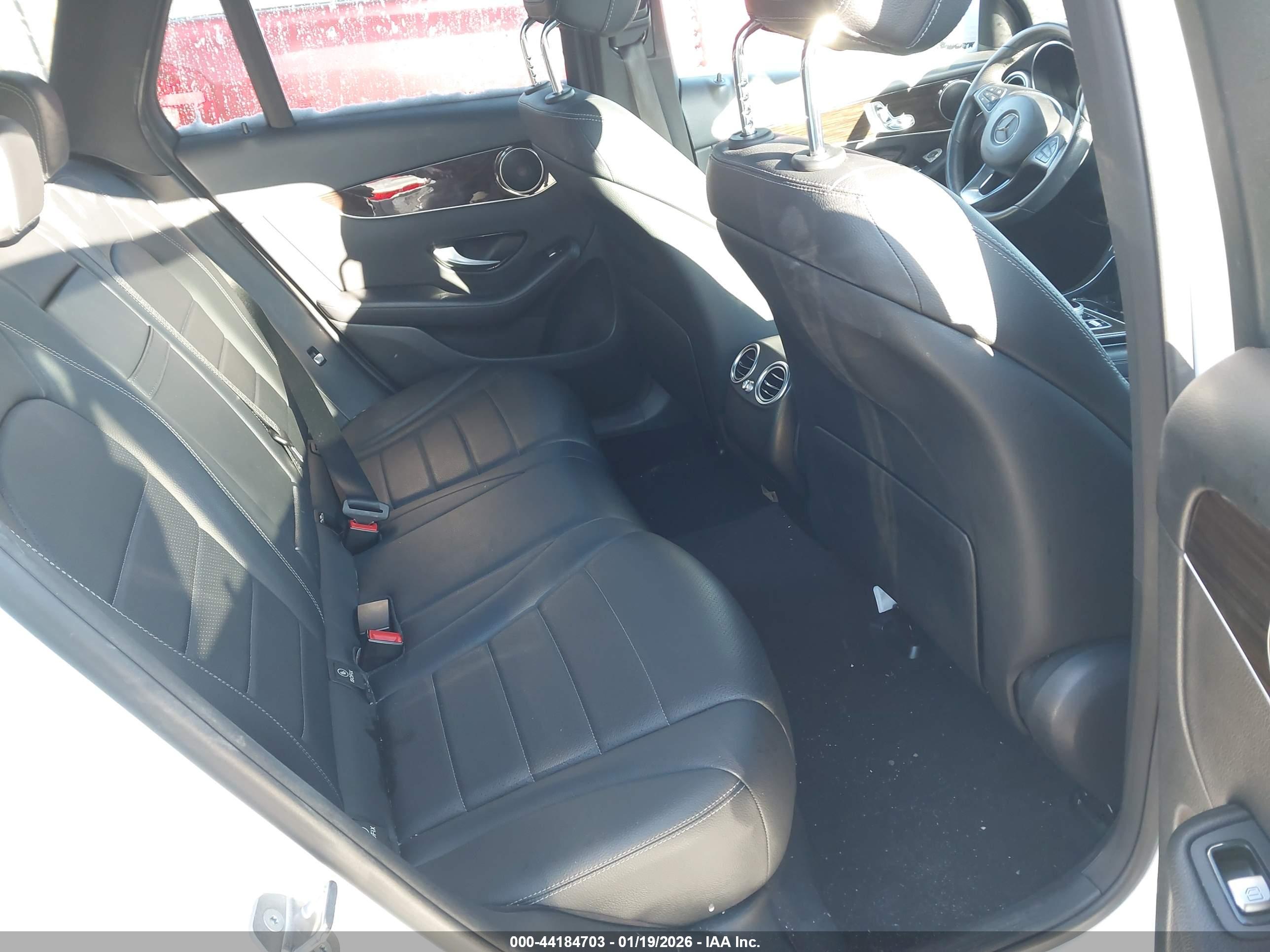 MERCEDES-BENZ GLC image 8
