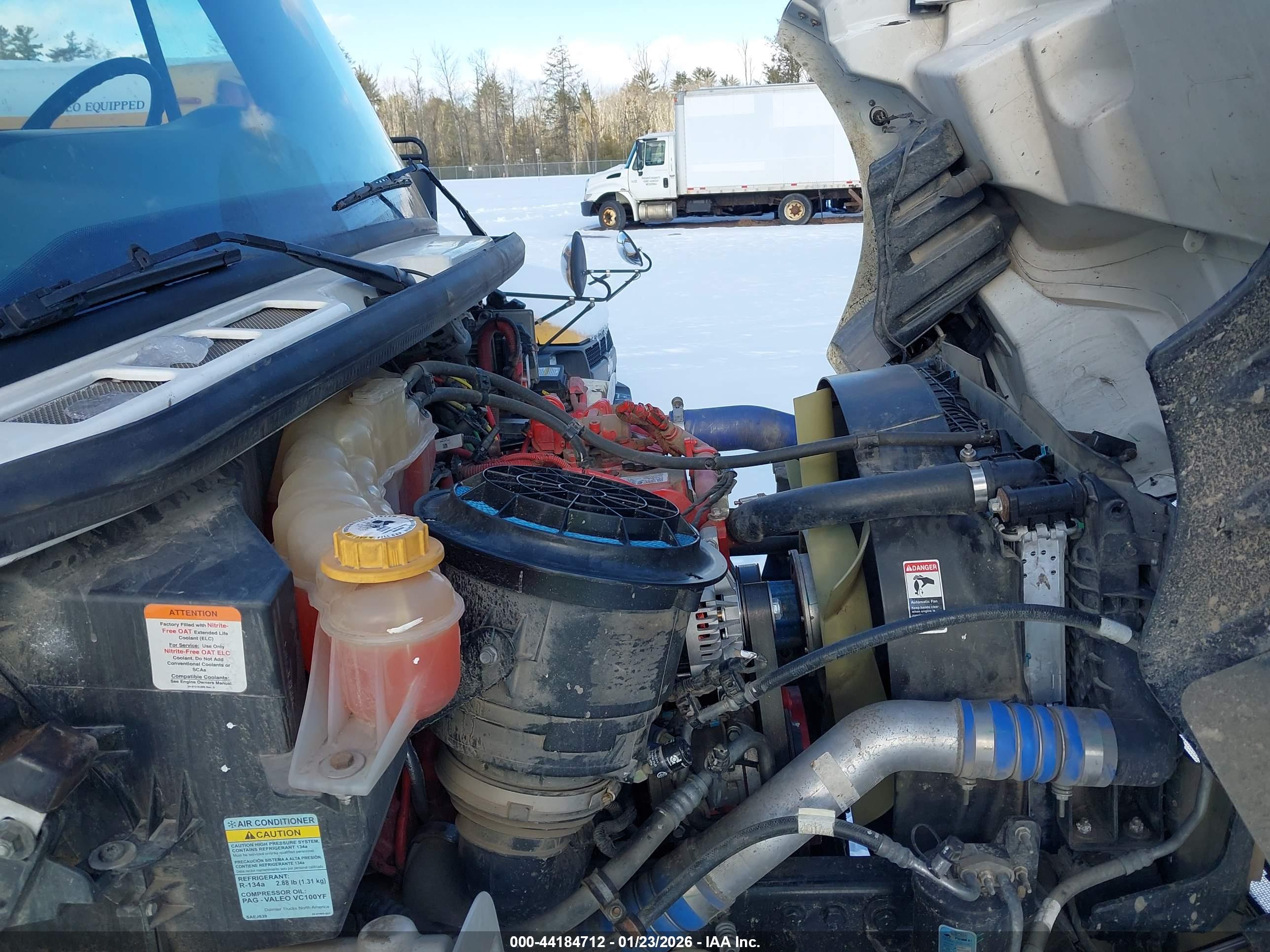 FREIGHTLINER M2 image 10