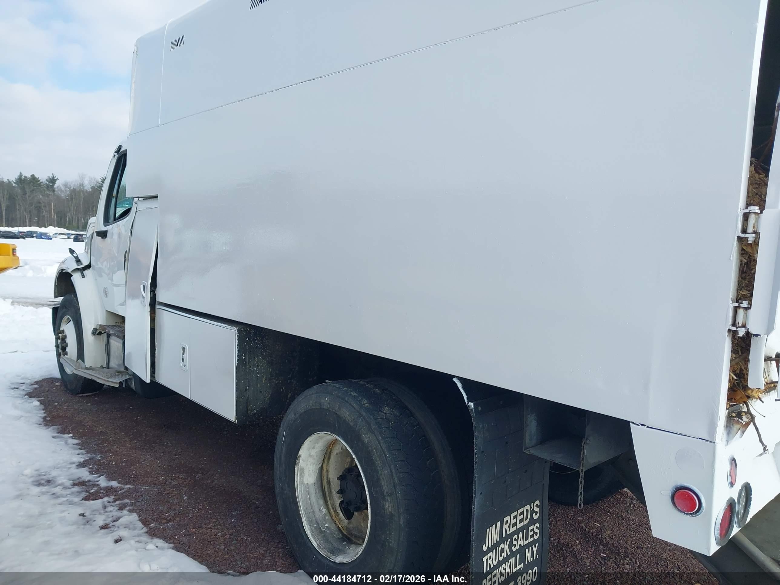FREIGHTLINER M2 image 3