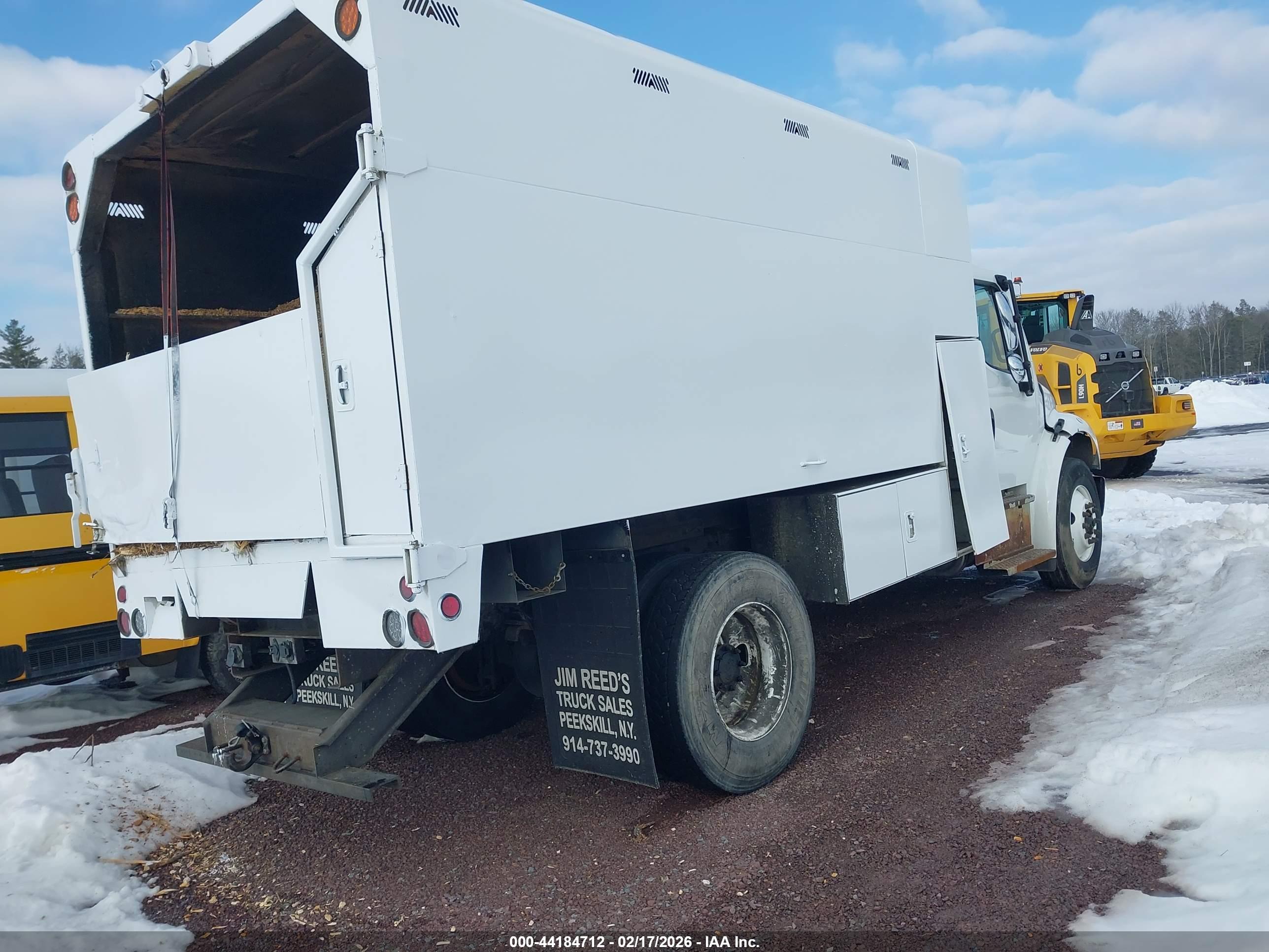FREIGHTLINER M2 image 4