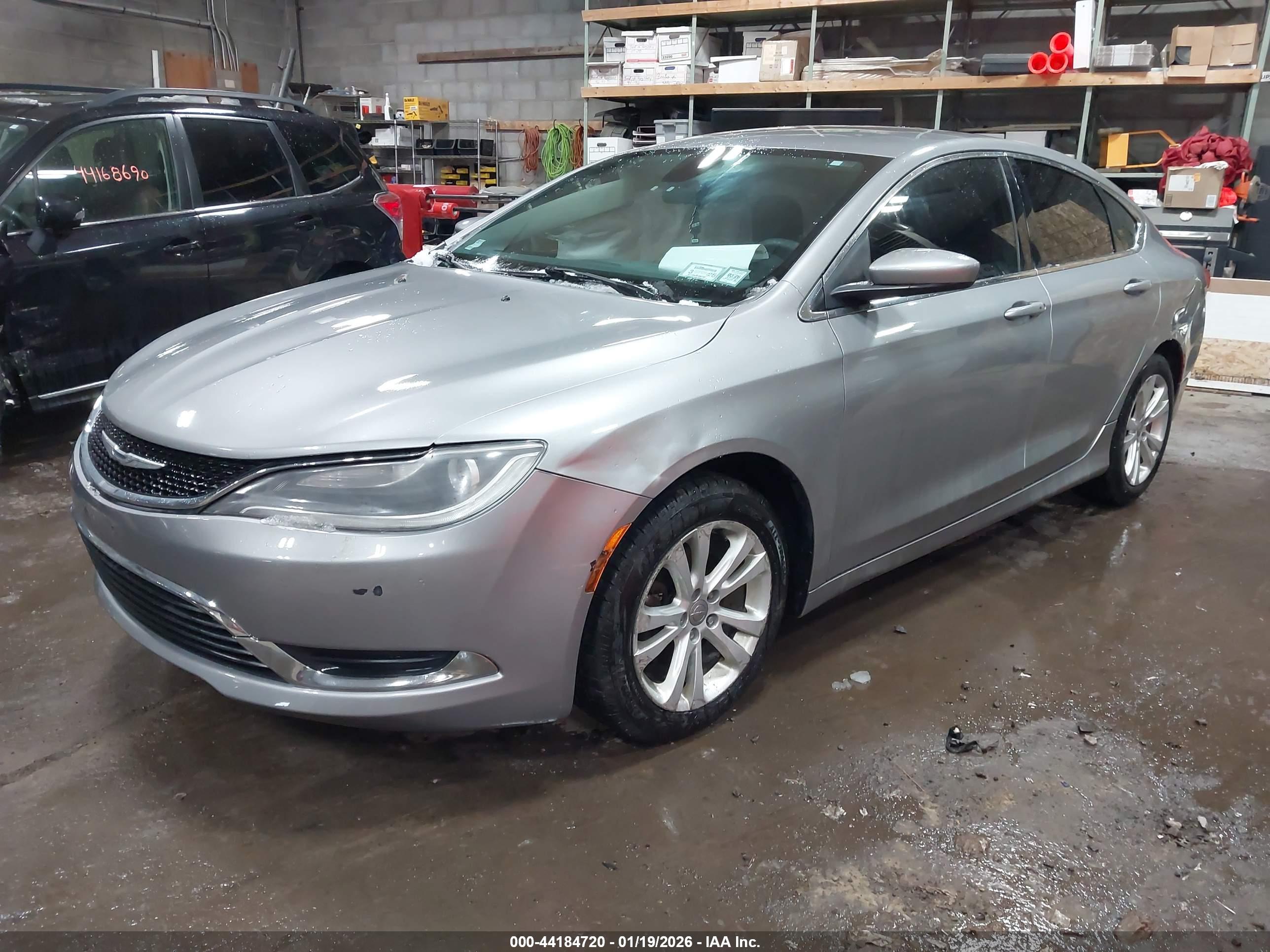 CHRYSLER 200 image 2