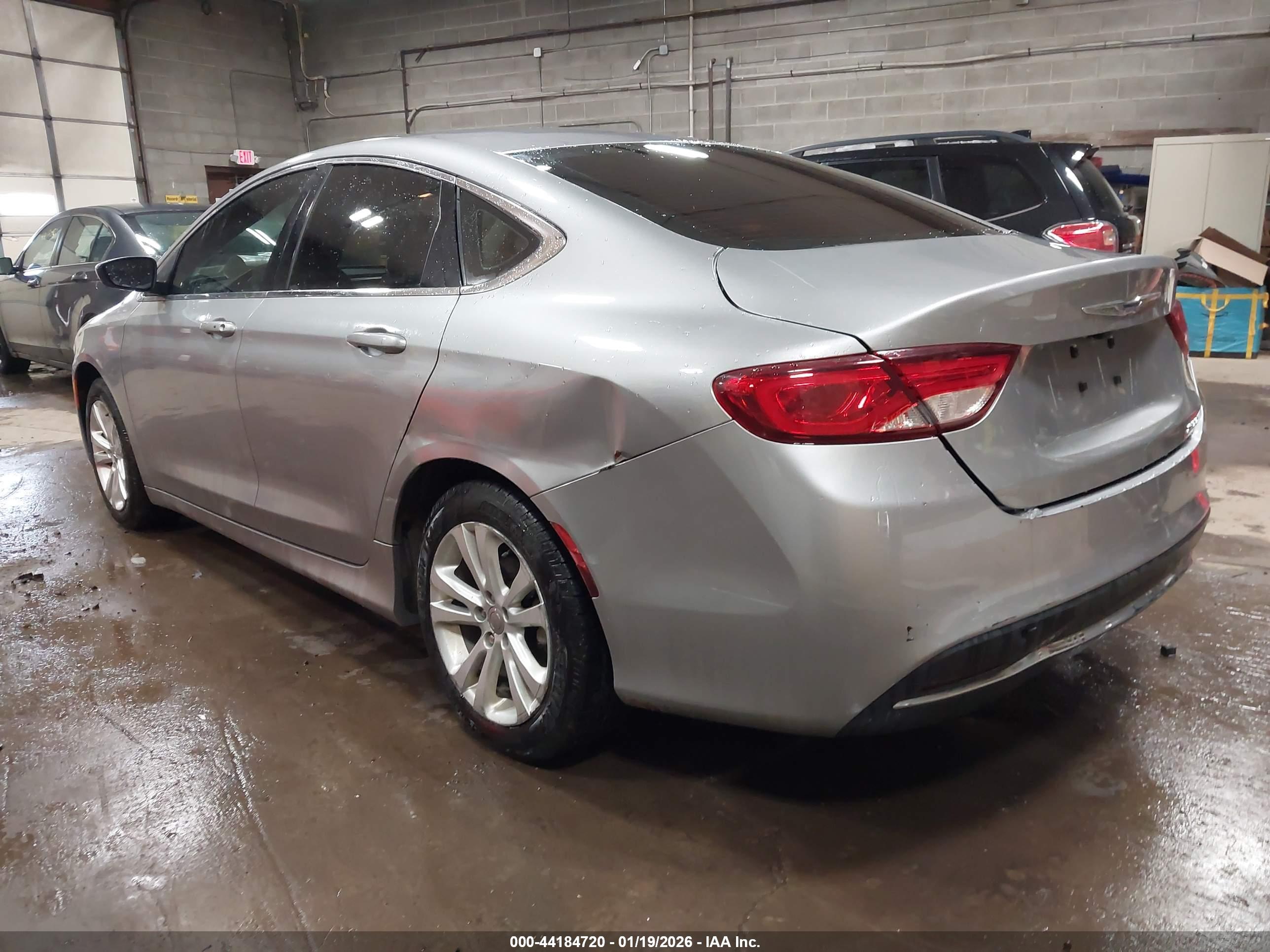 CHRYSLER 200 image 3