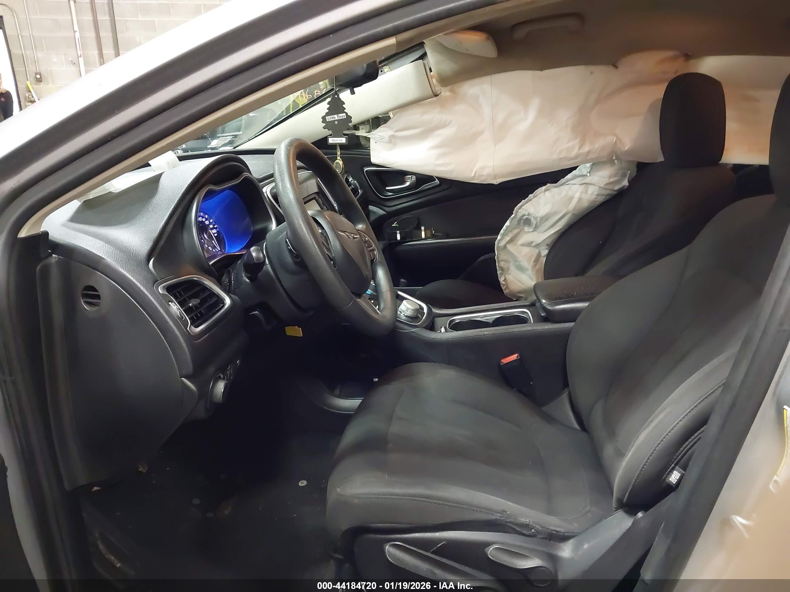 CHRYSLER 200 image 5