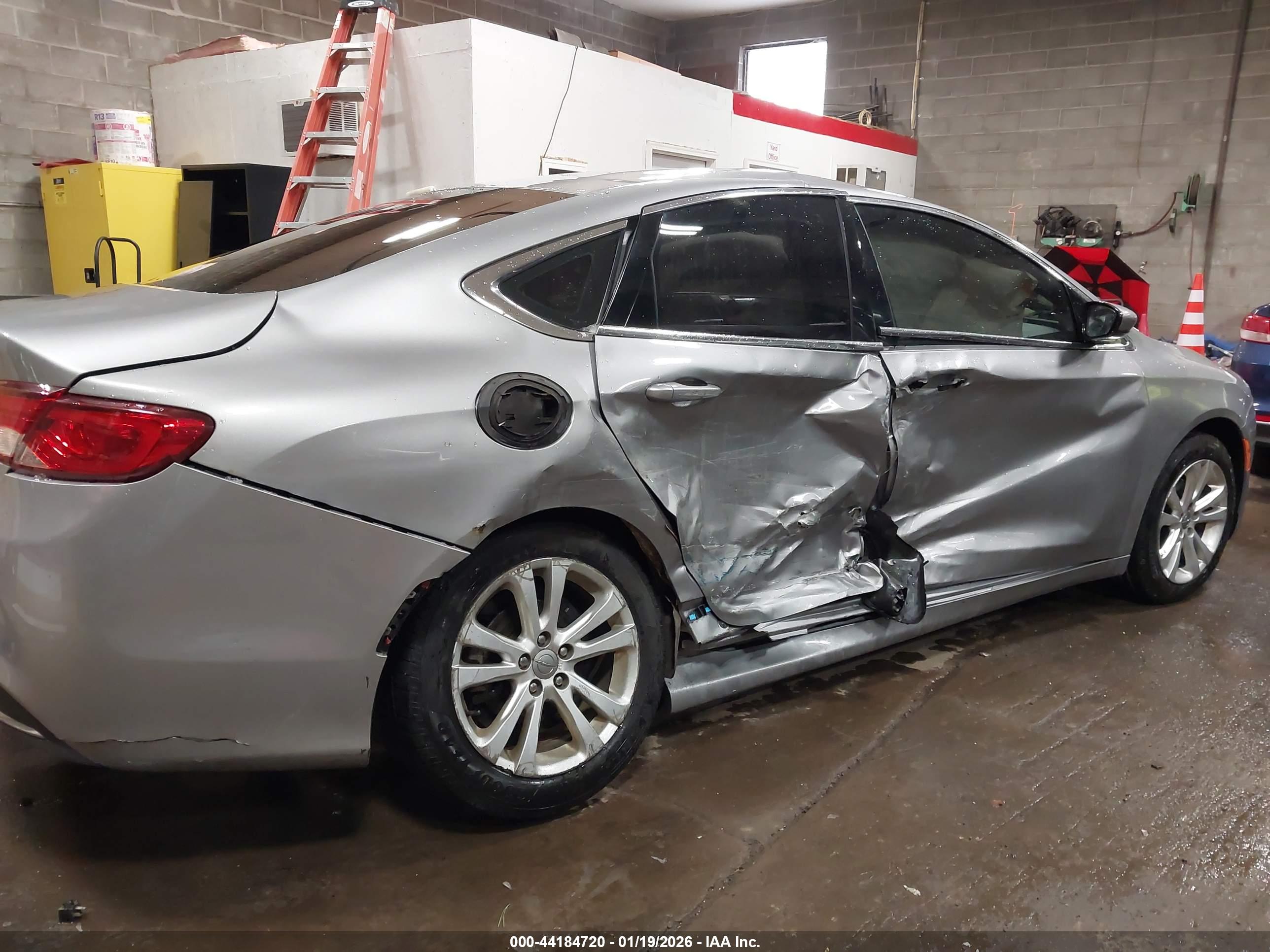 CHRYSLER 200 image 6