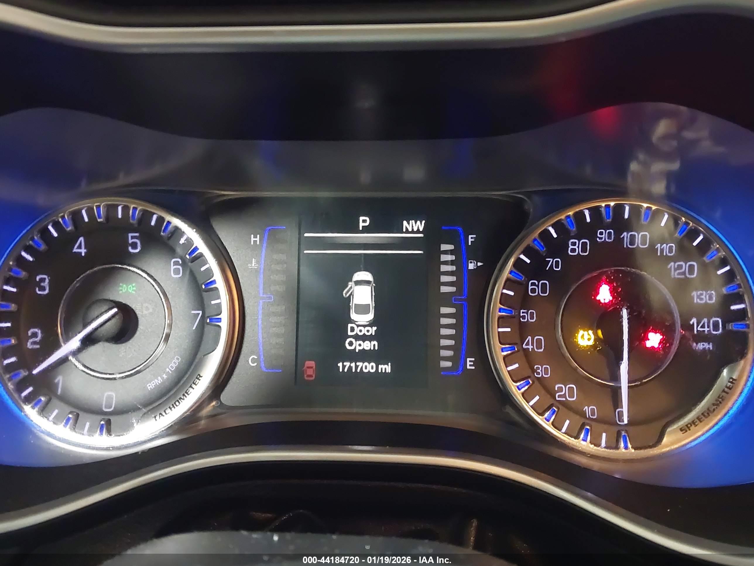 CHRYSLER 200 image 7