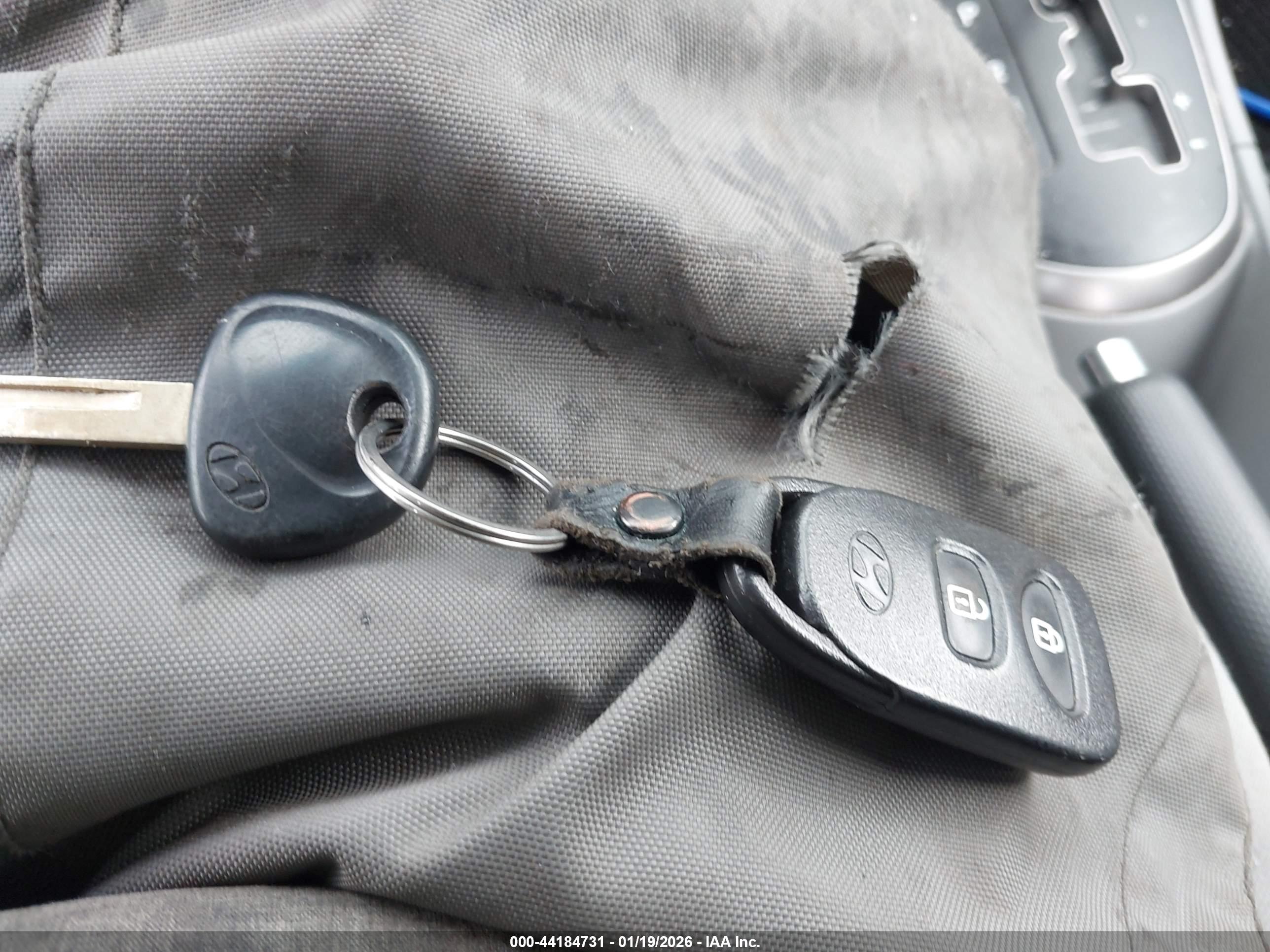 HYUNDAI ACCENT image 11