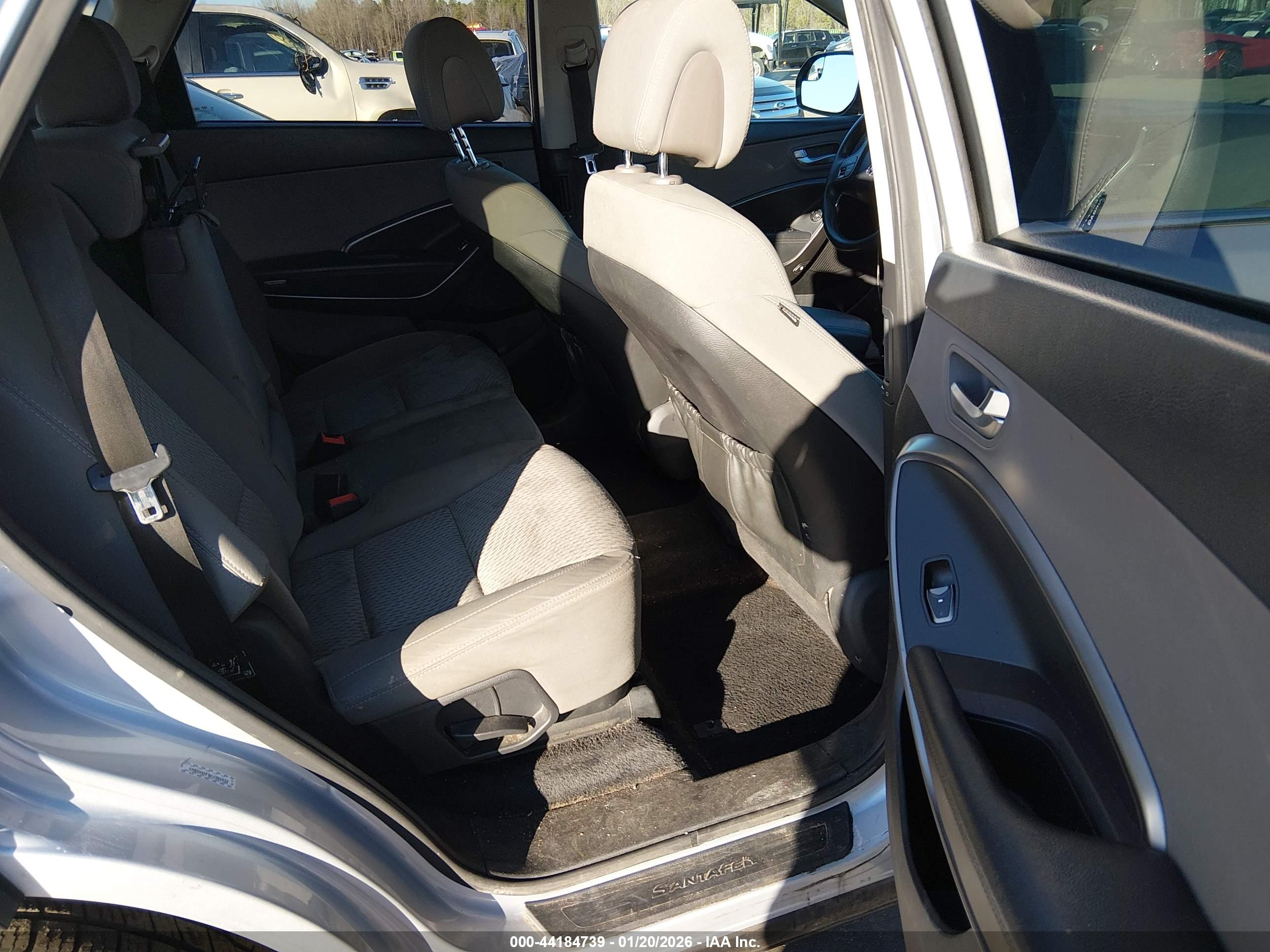 HYUNDAI SANTA image 8