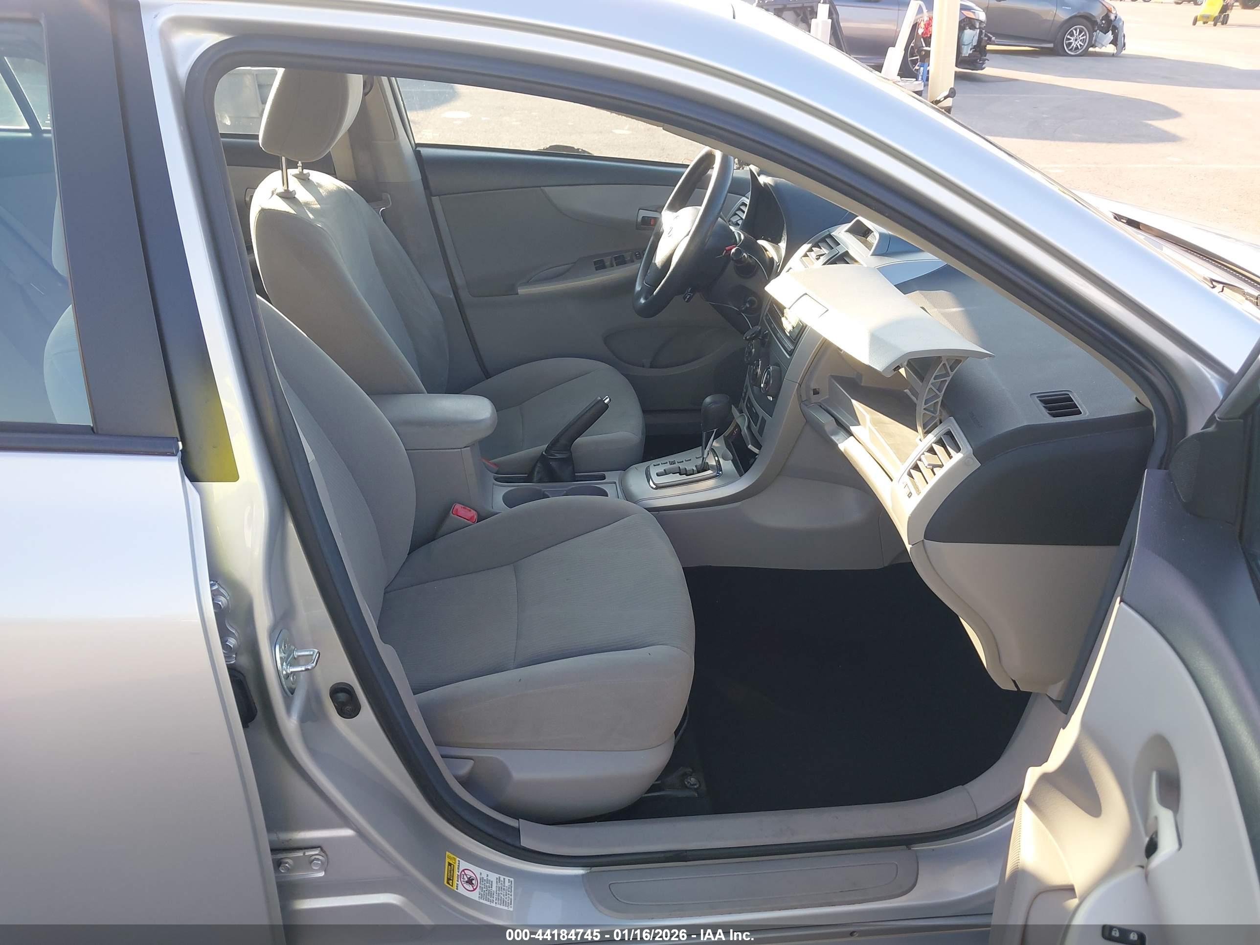 TOYOTA COROLLA image 5