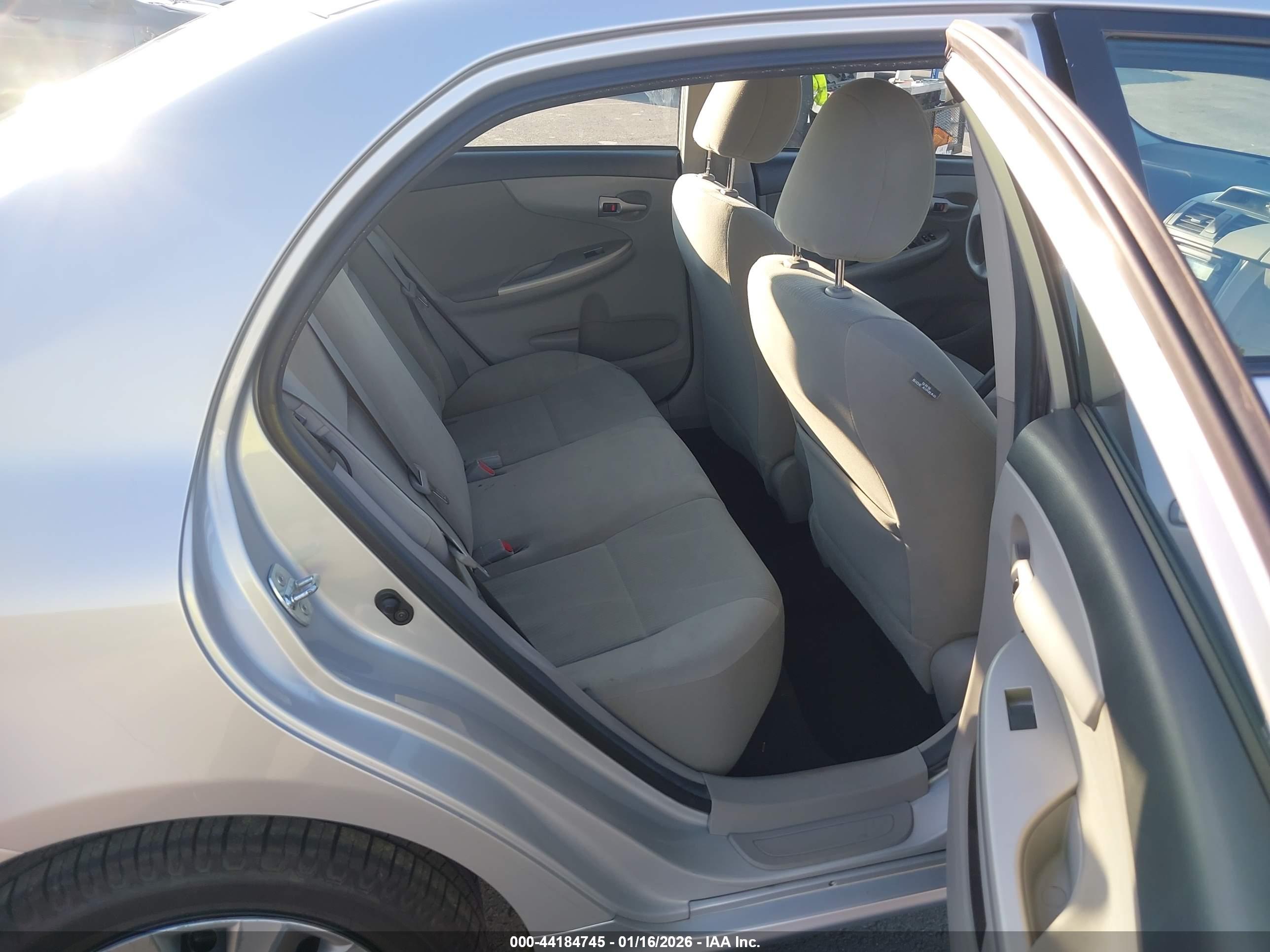 TOYOTA COROLLA image 8