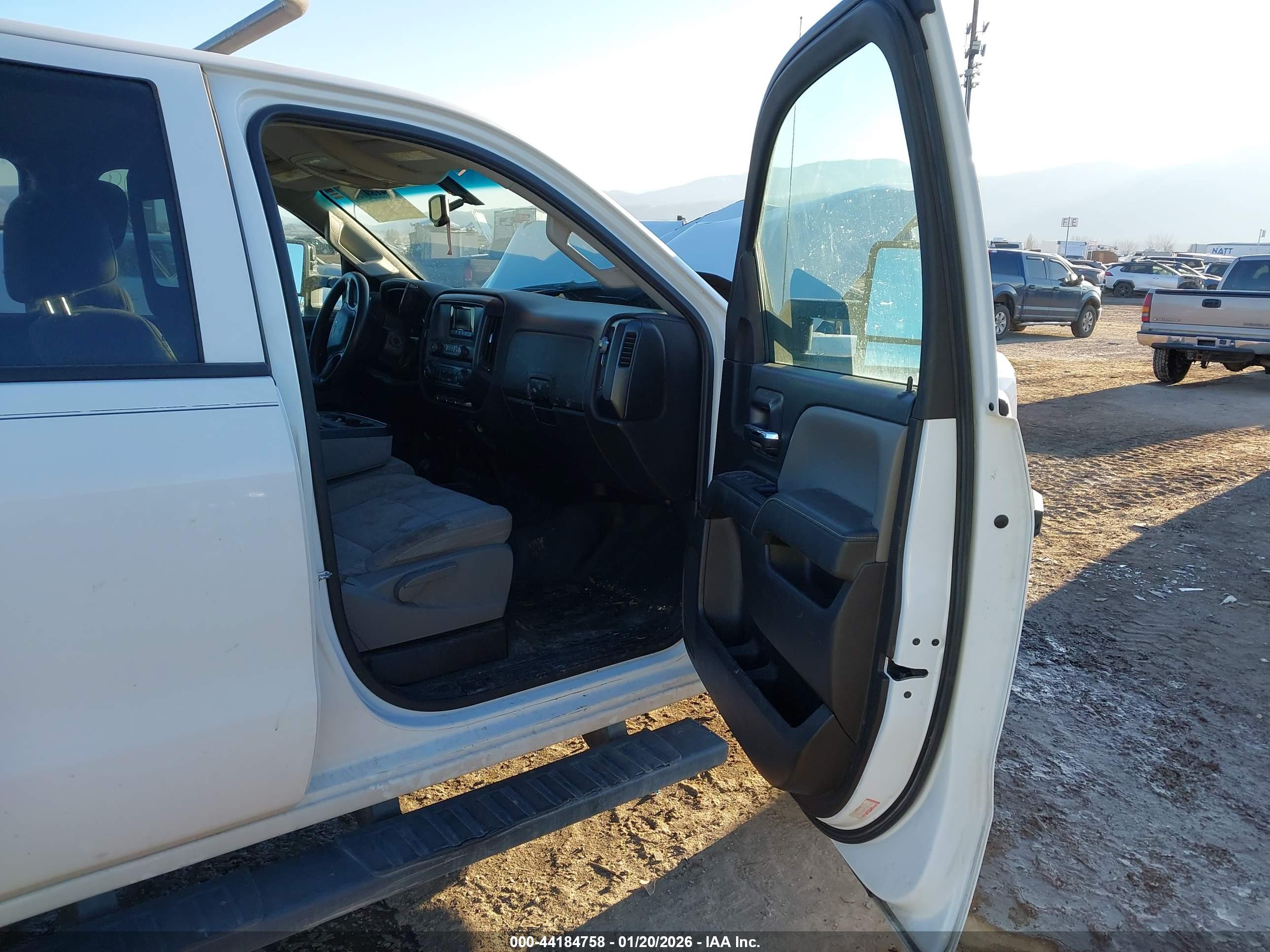 CHEVROLET SILVERADO image 5