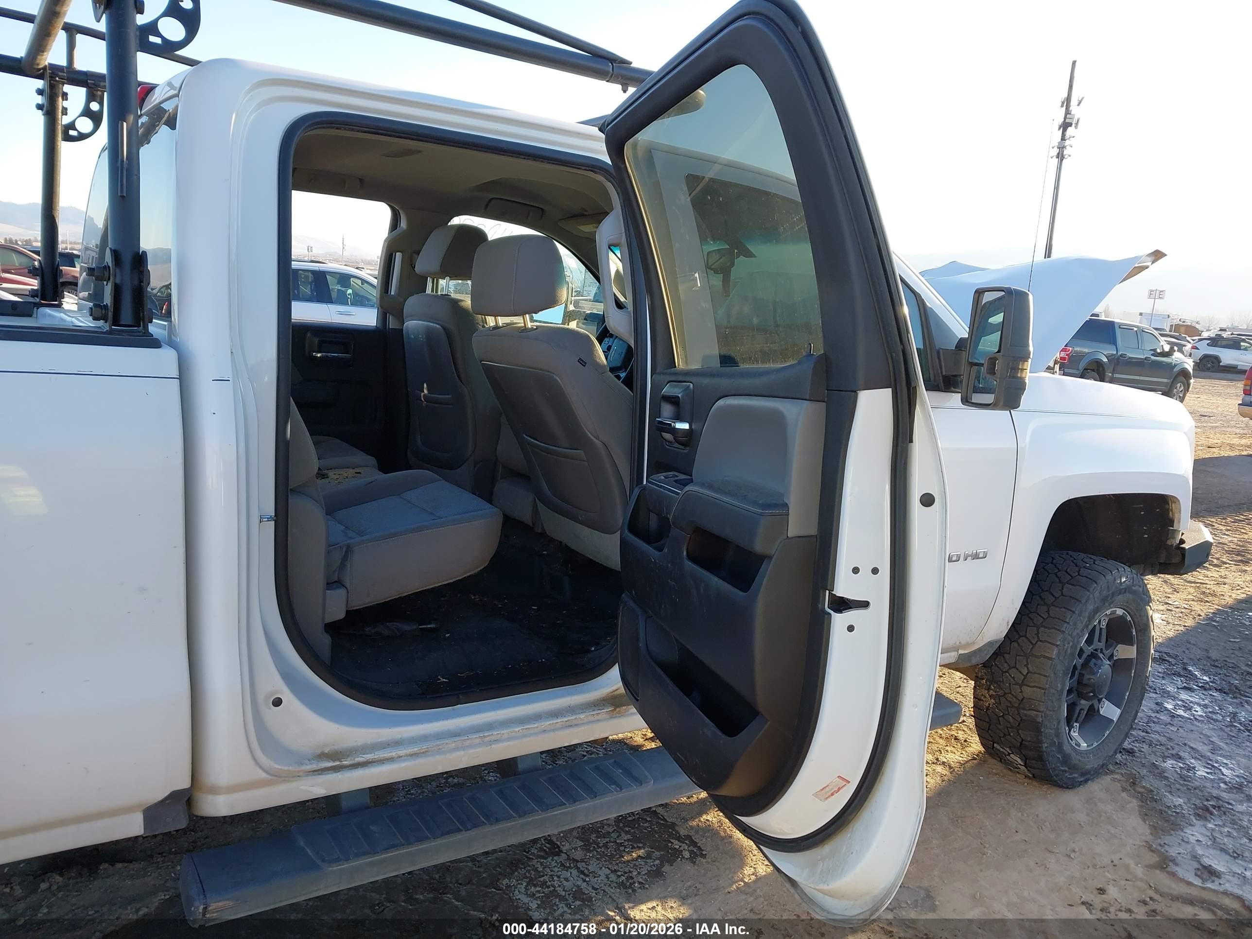 CHEVROLET SILVERADO image 8