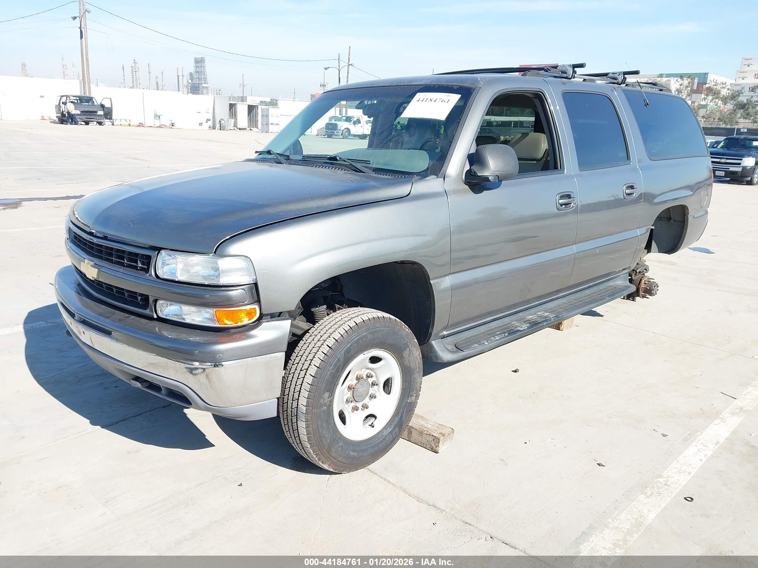 CHEVROLET SUBURBAN image 2