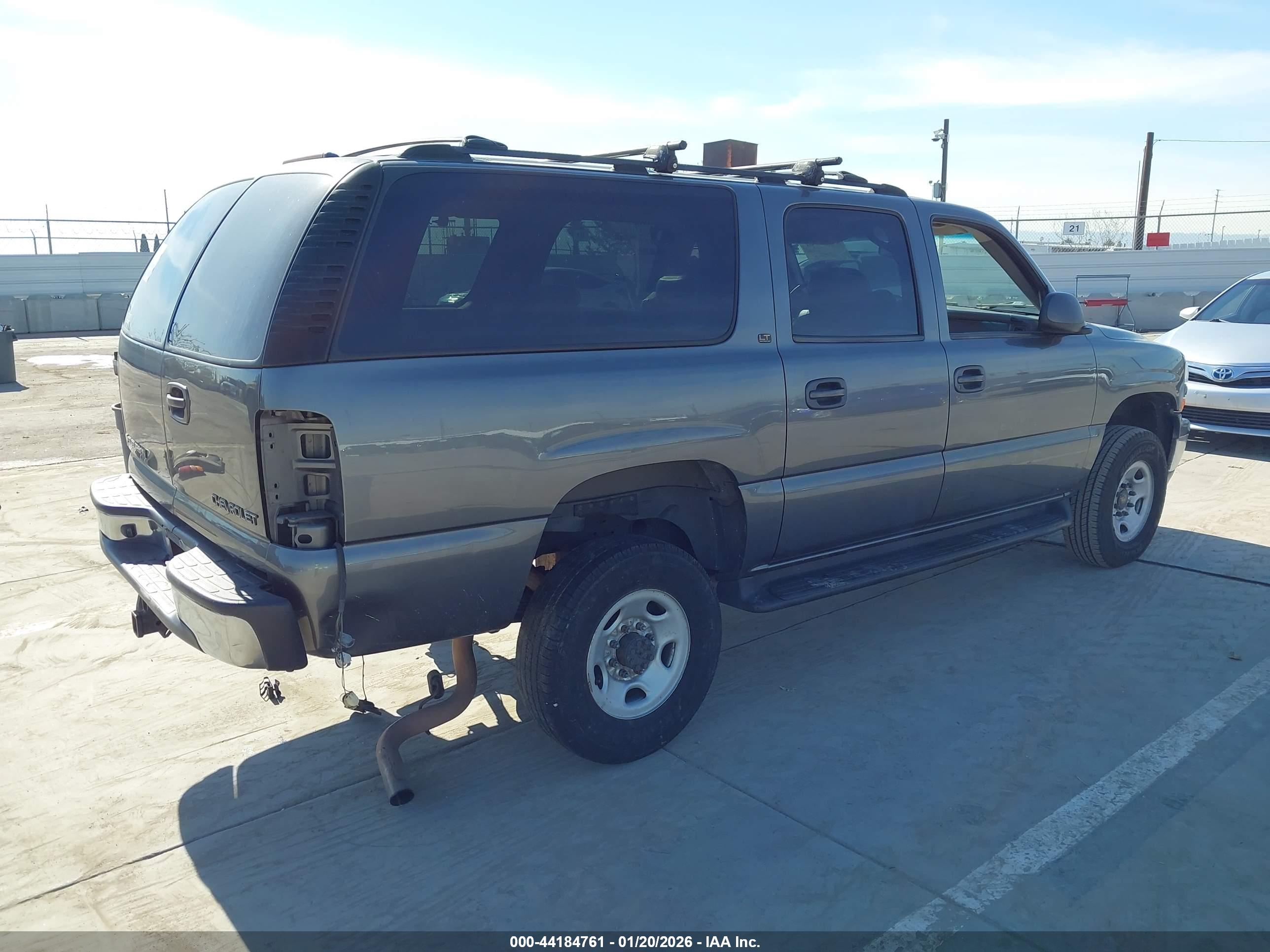 CHEVROLET SUBURBAN image 4