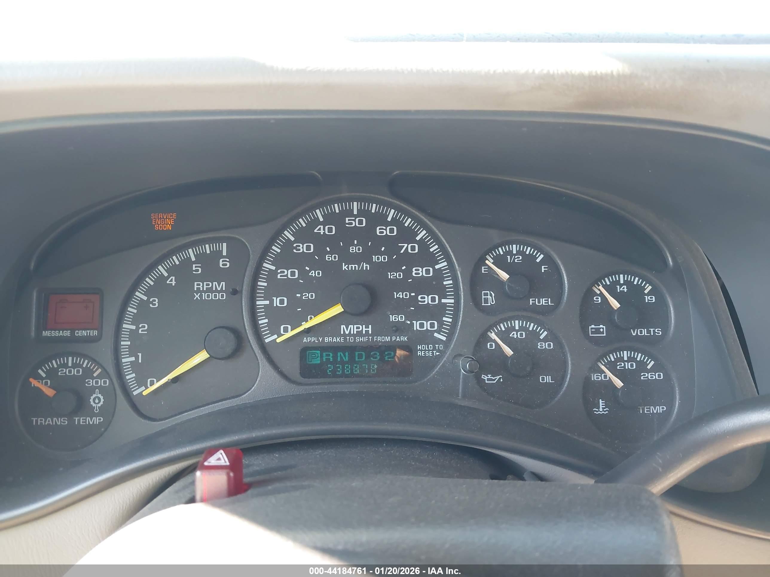 CHEVROLET SUBURBAN image 7