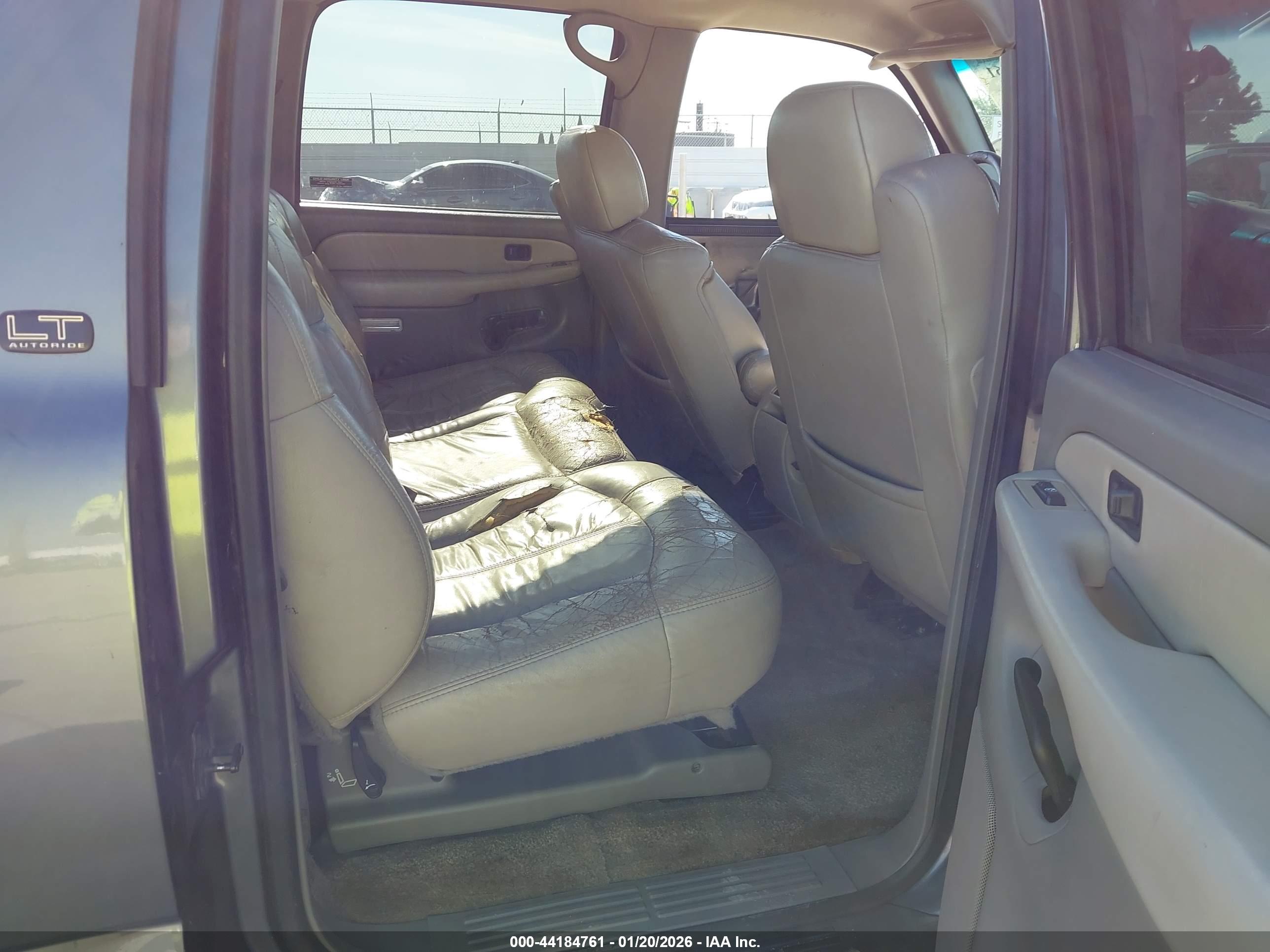CHEVROLET SUBURBAN image 8