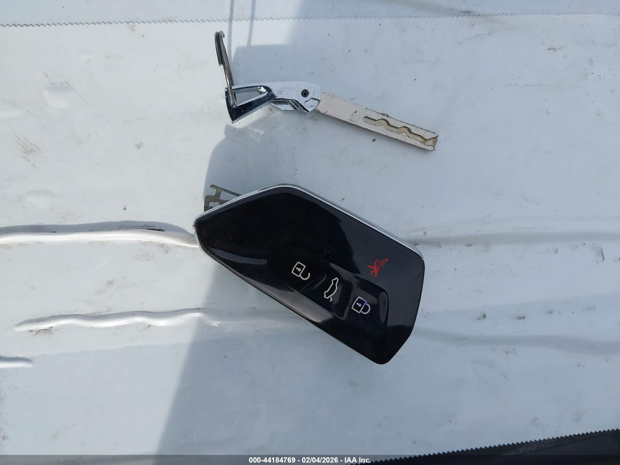 VOLKSWAGEN ID.4 image 11