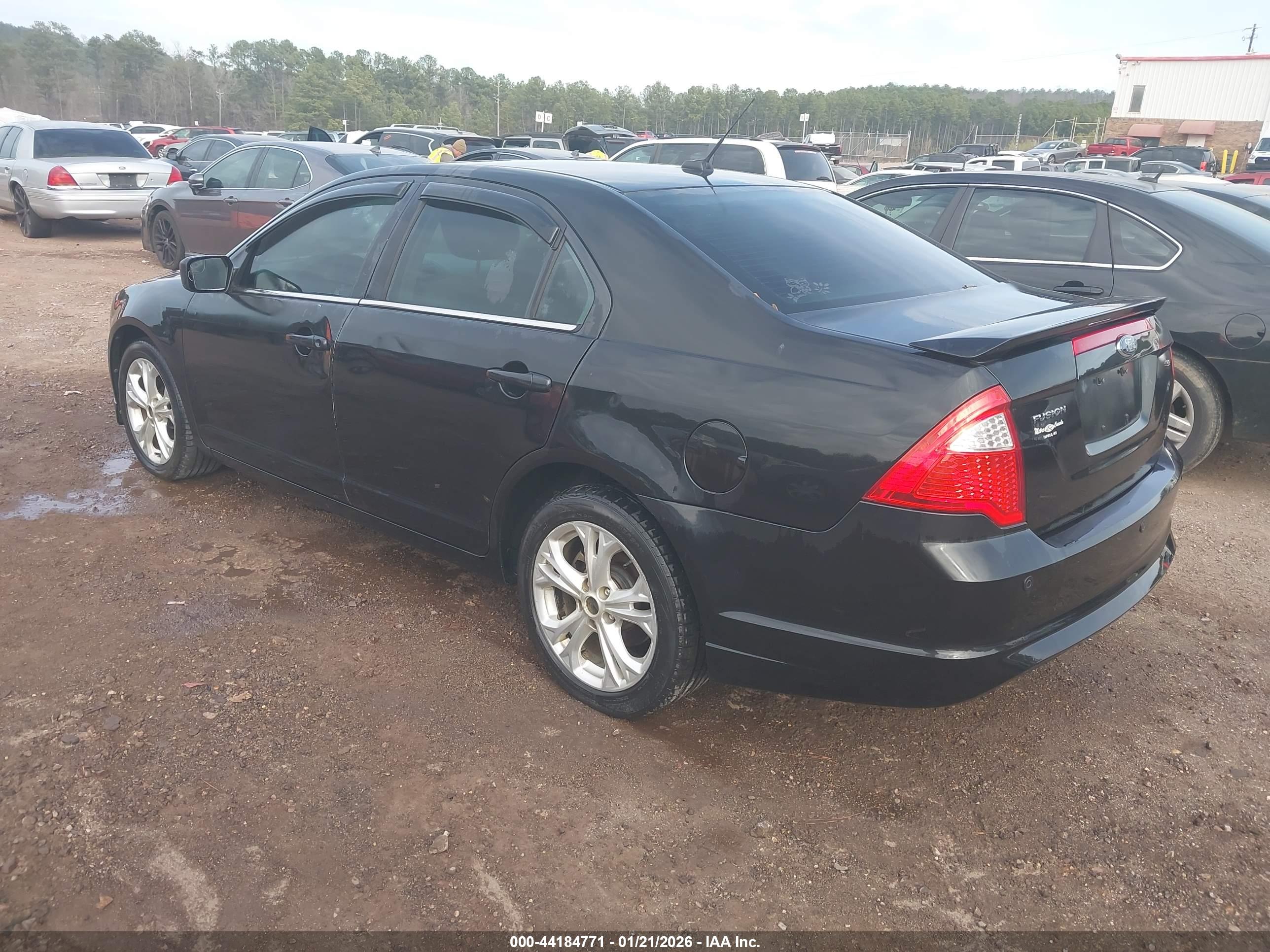 FORD FUSION image 3