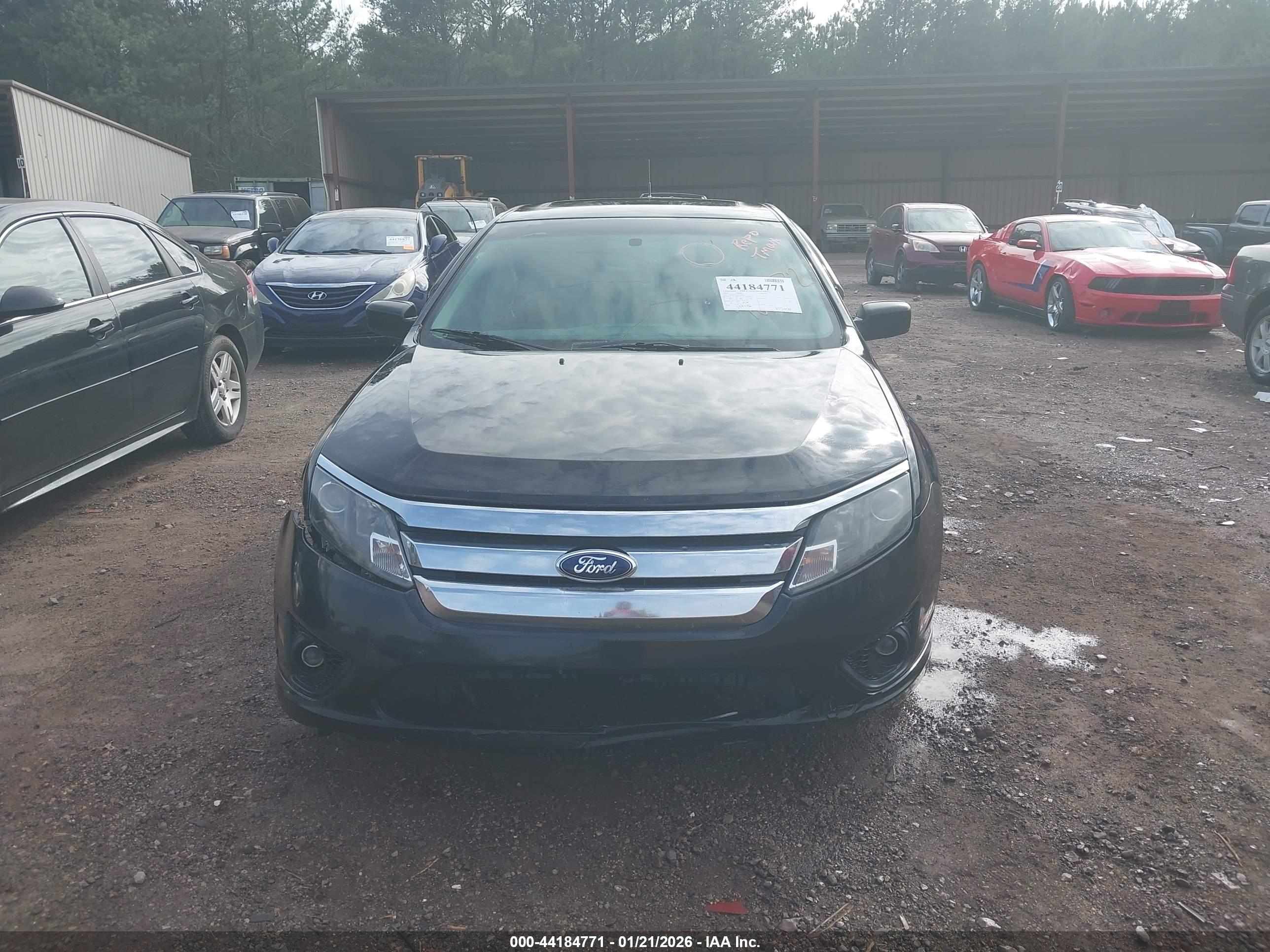 FORD FUSION image 6