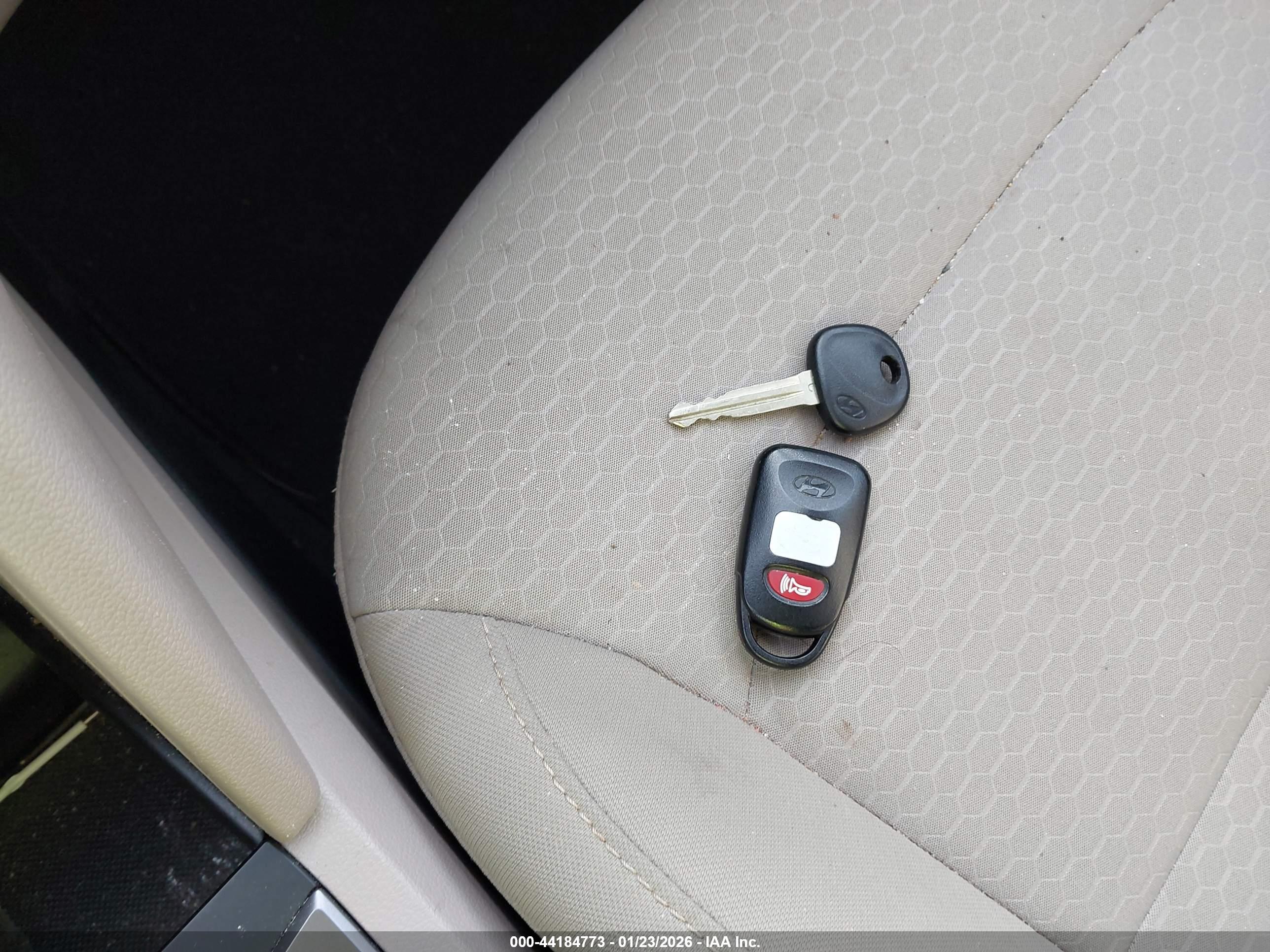 HYUNDAI ELANTRA image 11