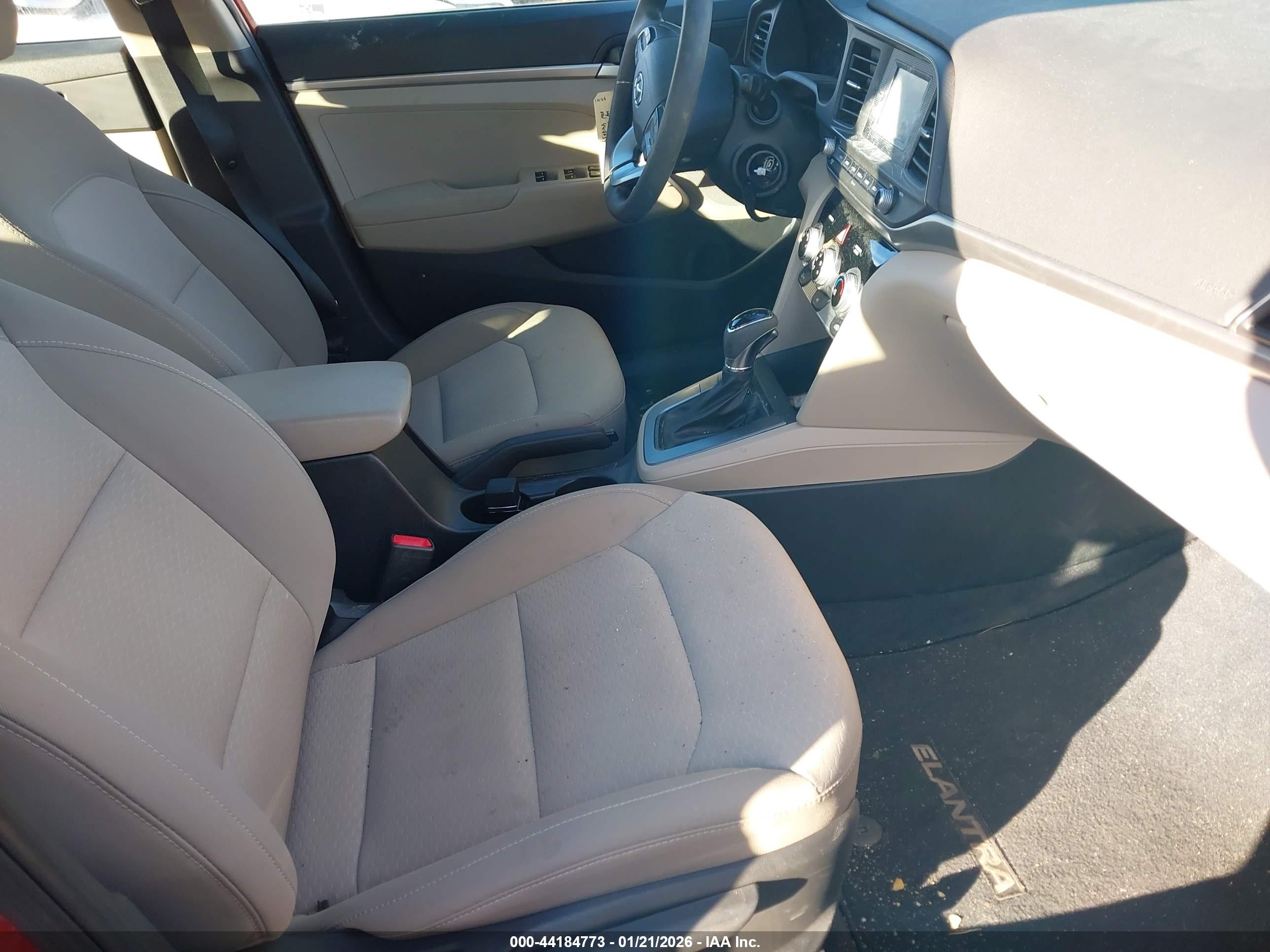 HYUNDAI ELANTRA image 5