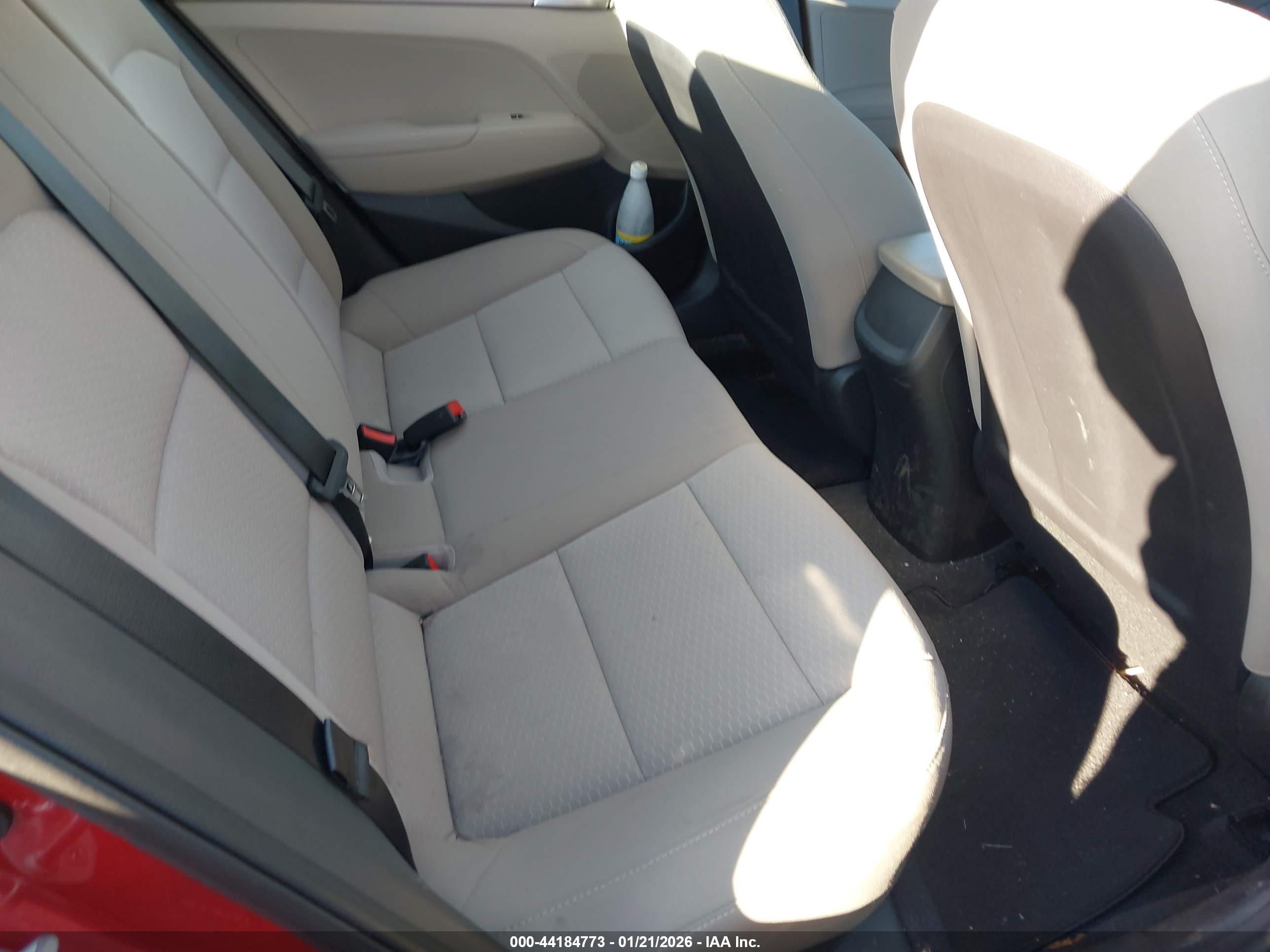 HYUNDAI ELANTRA image 8