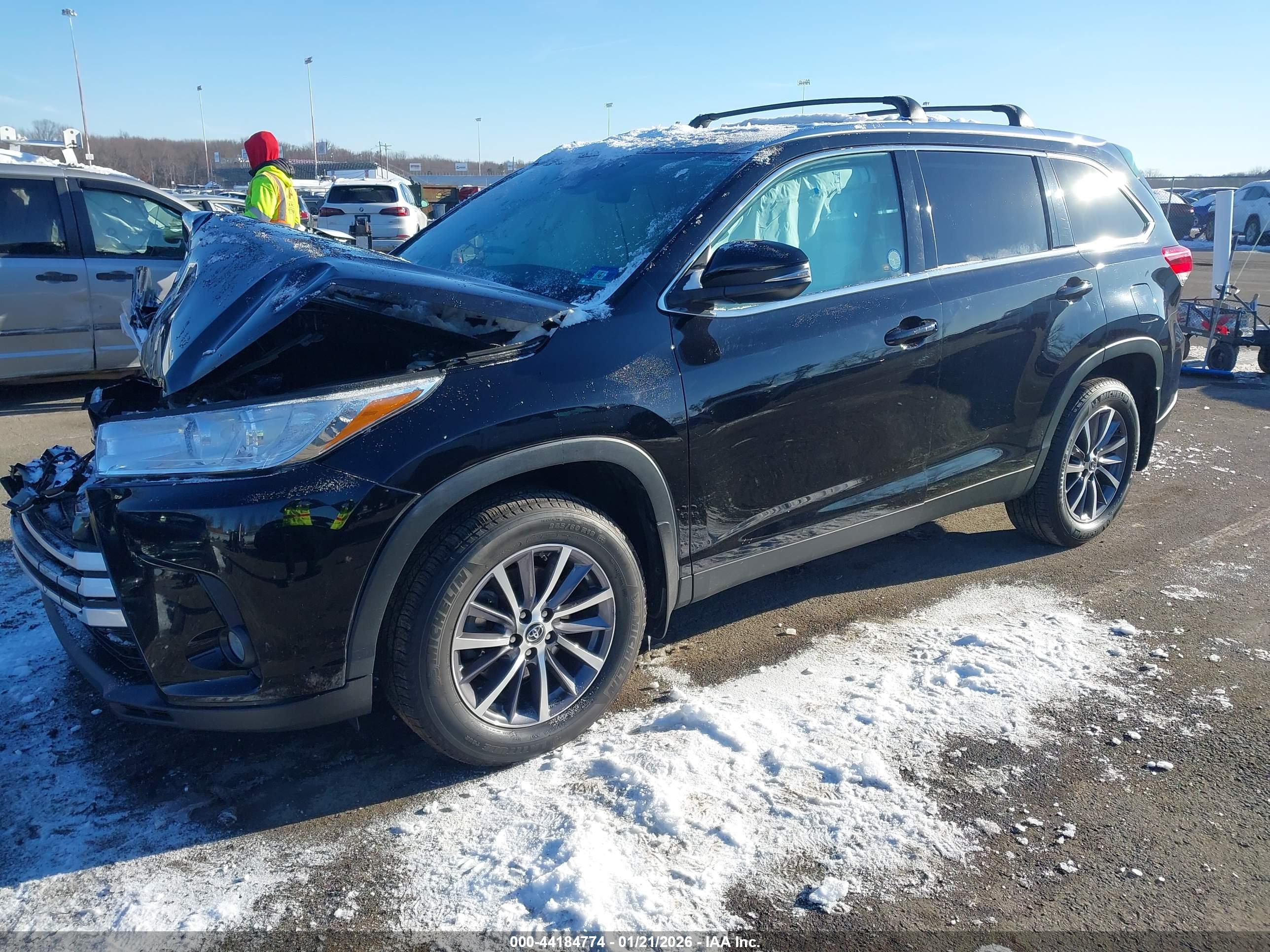 TOYOTA HIGHLANDER image 2