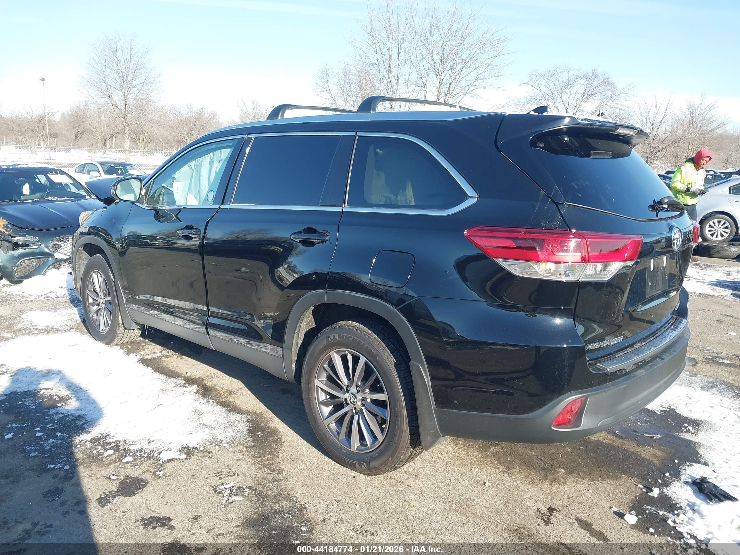 TOYOTA HIGHLANDER image 3