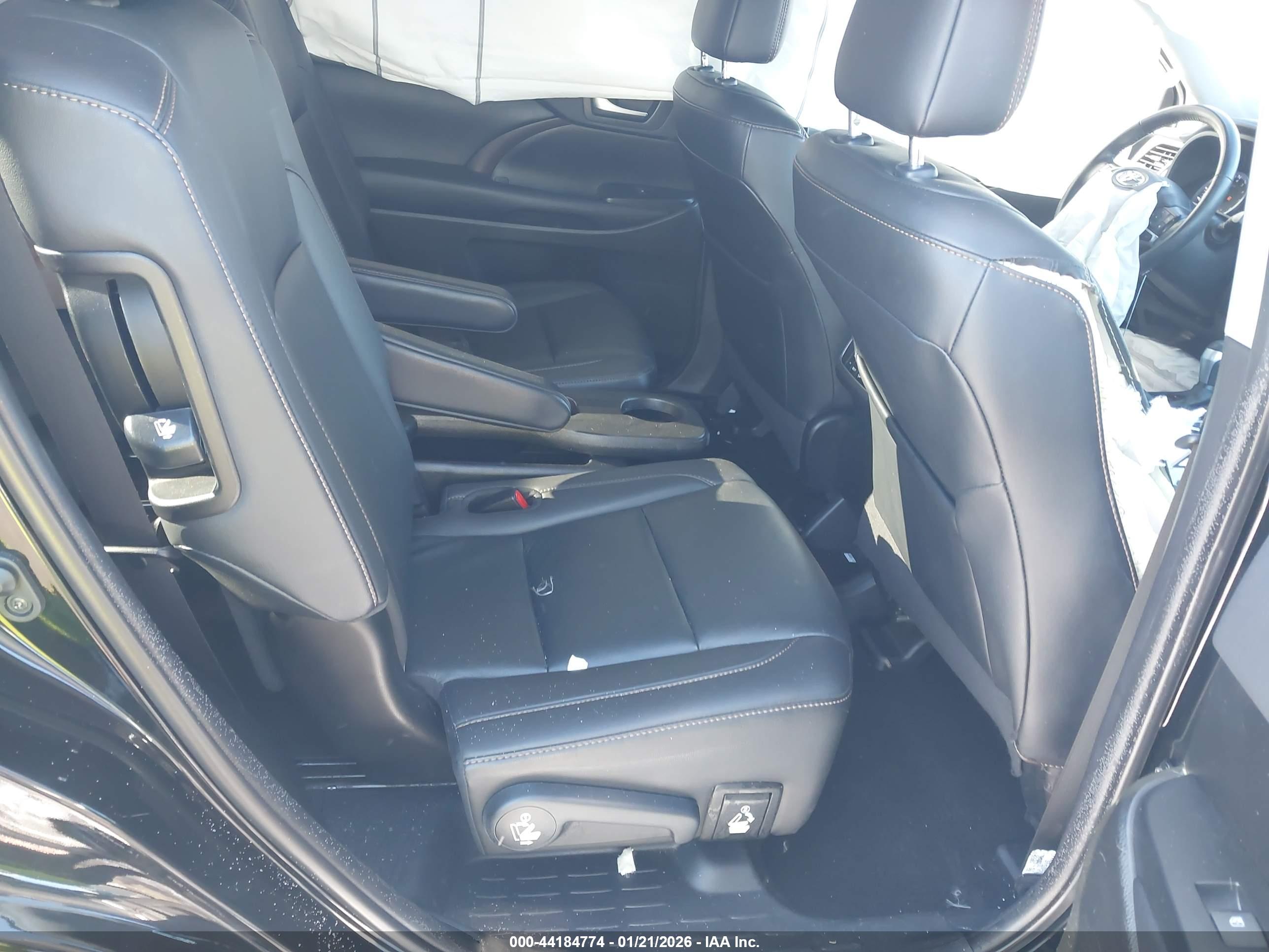 TOYOTA HIGHLANDER image 8