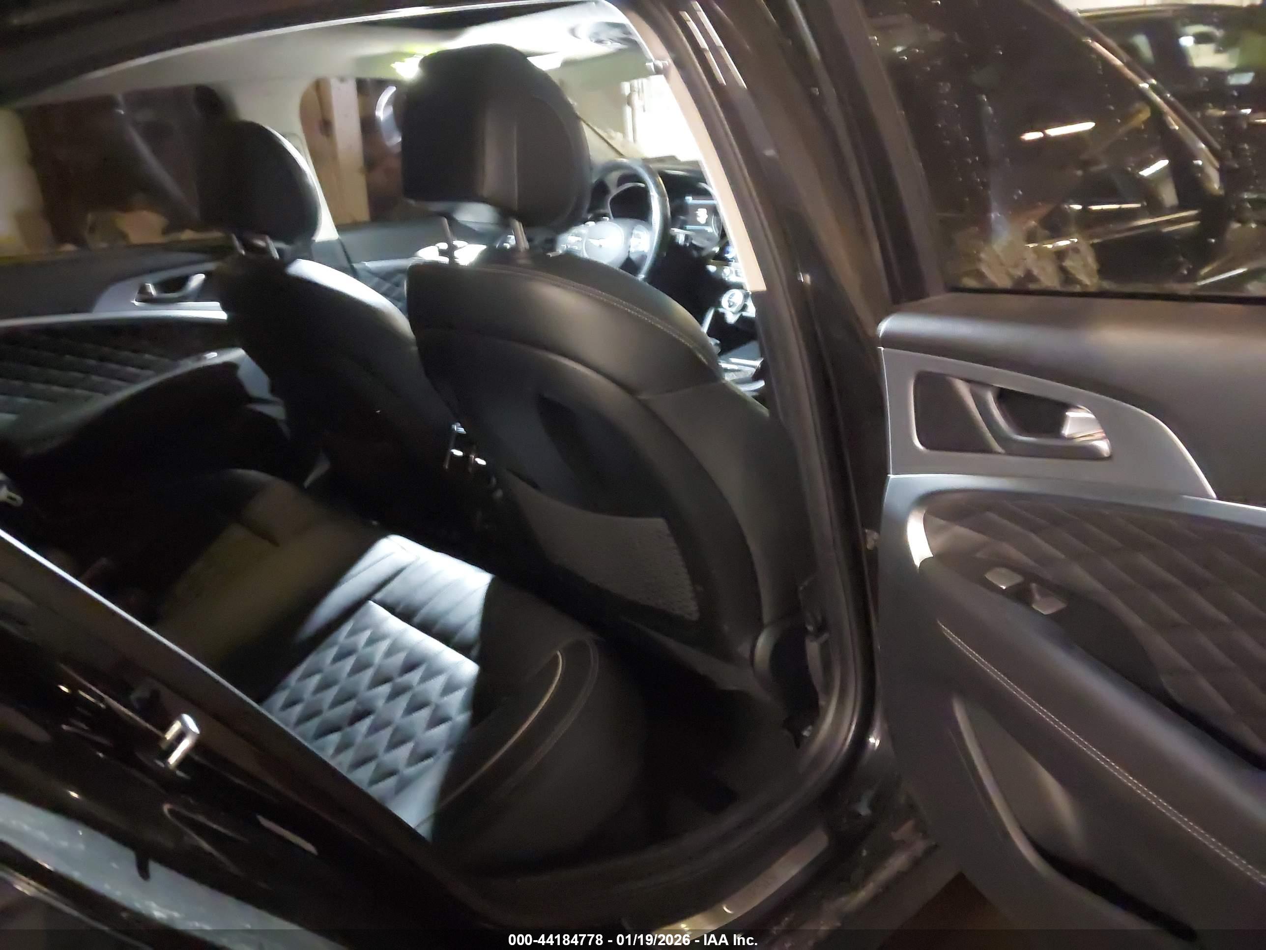 GENESIS G70 image 8