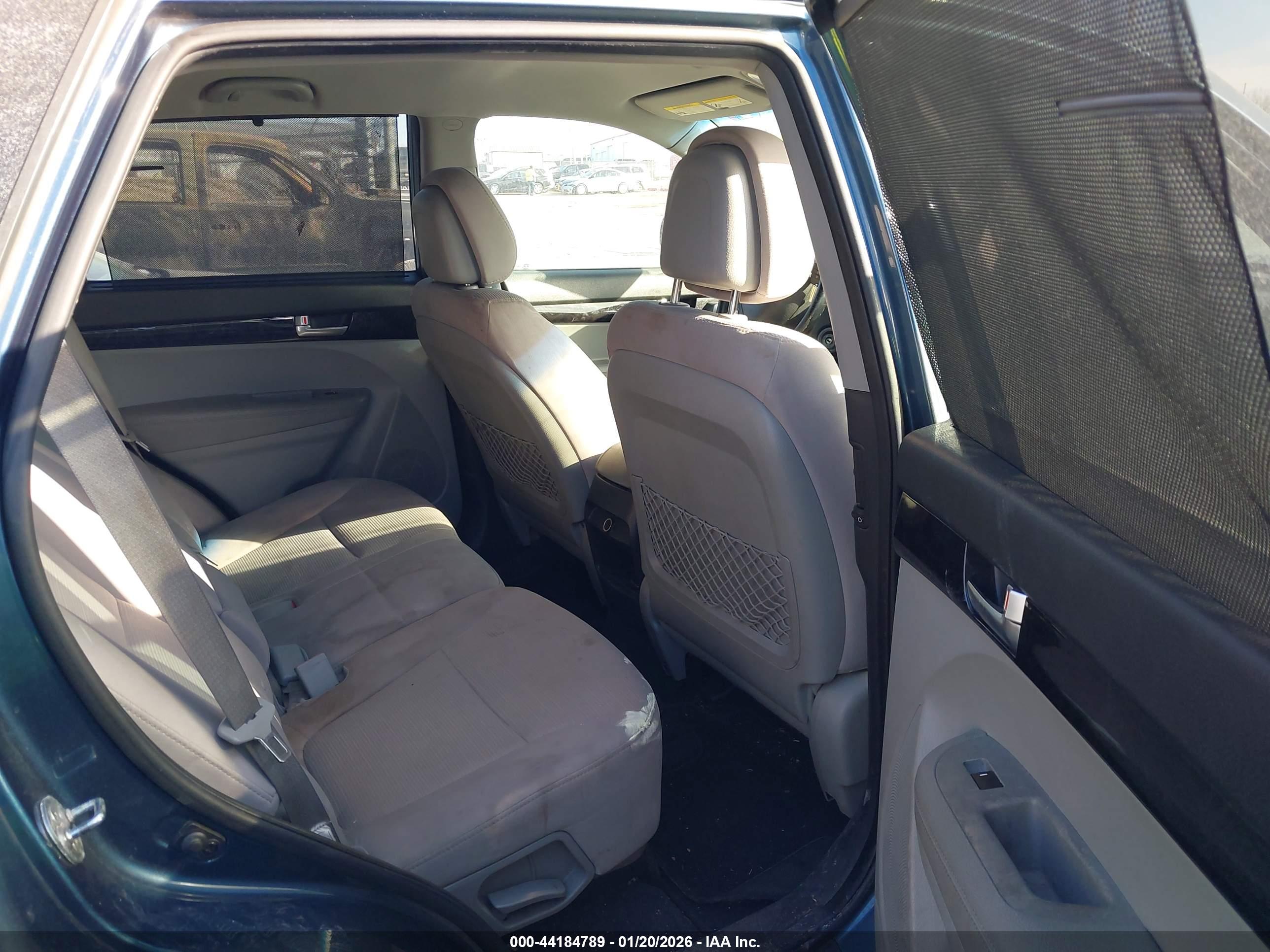 KIA SORENTO image 8