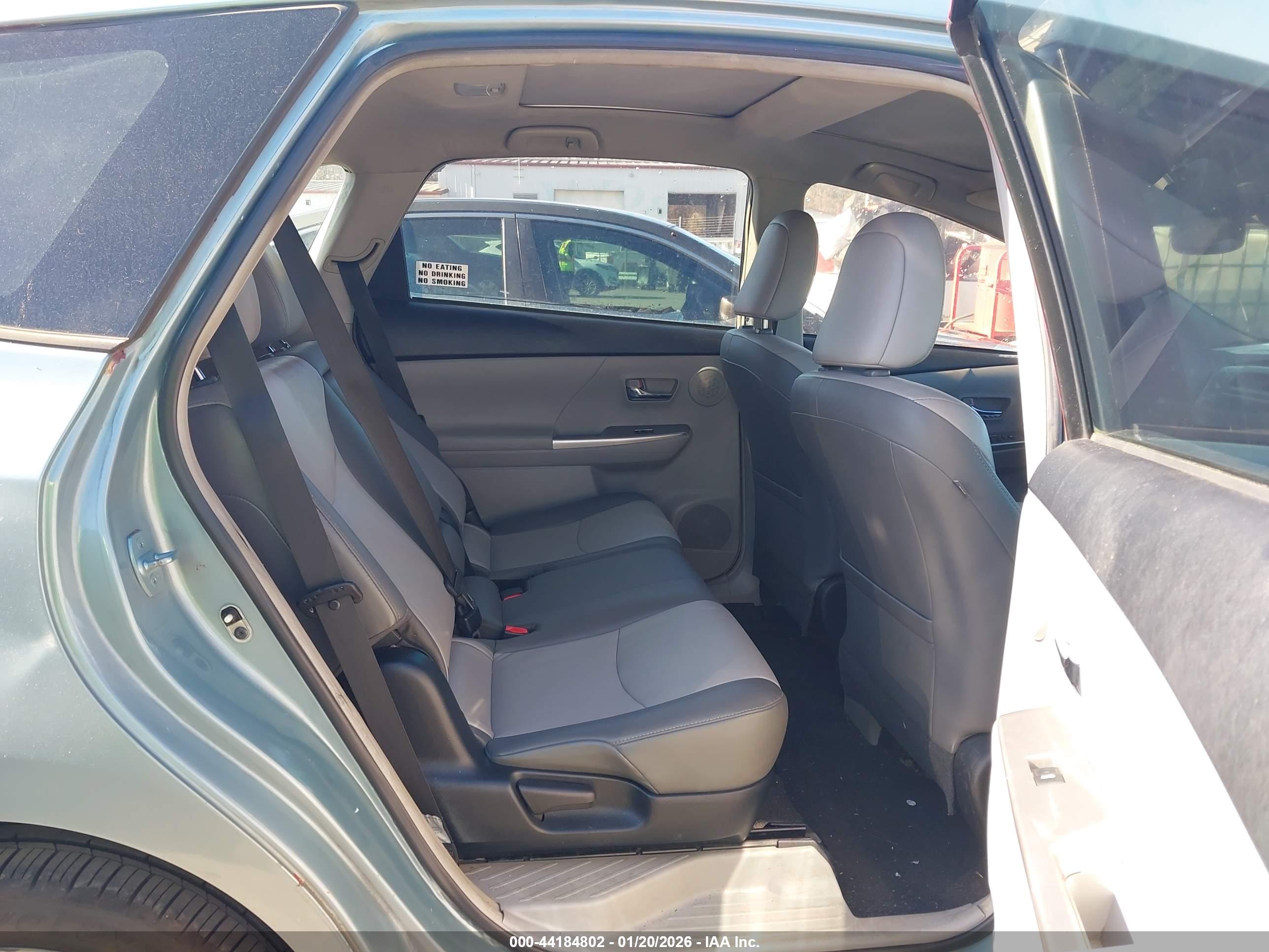 TOYOTA PRIUS image 8