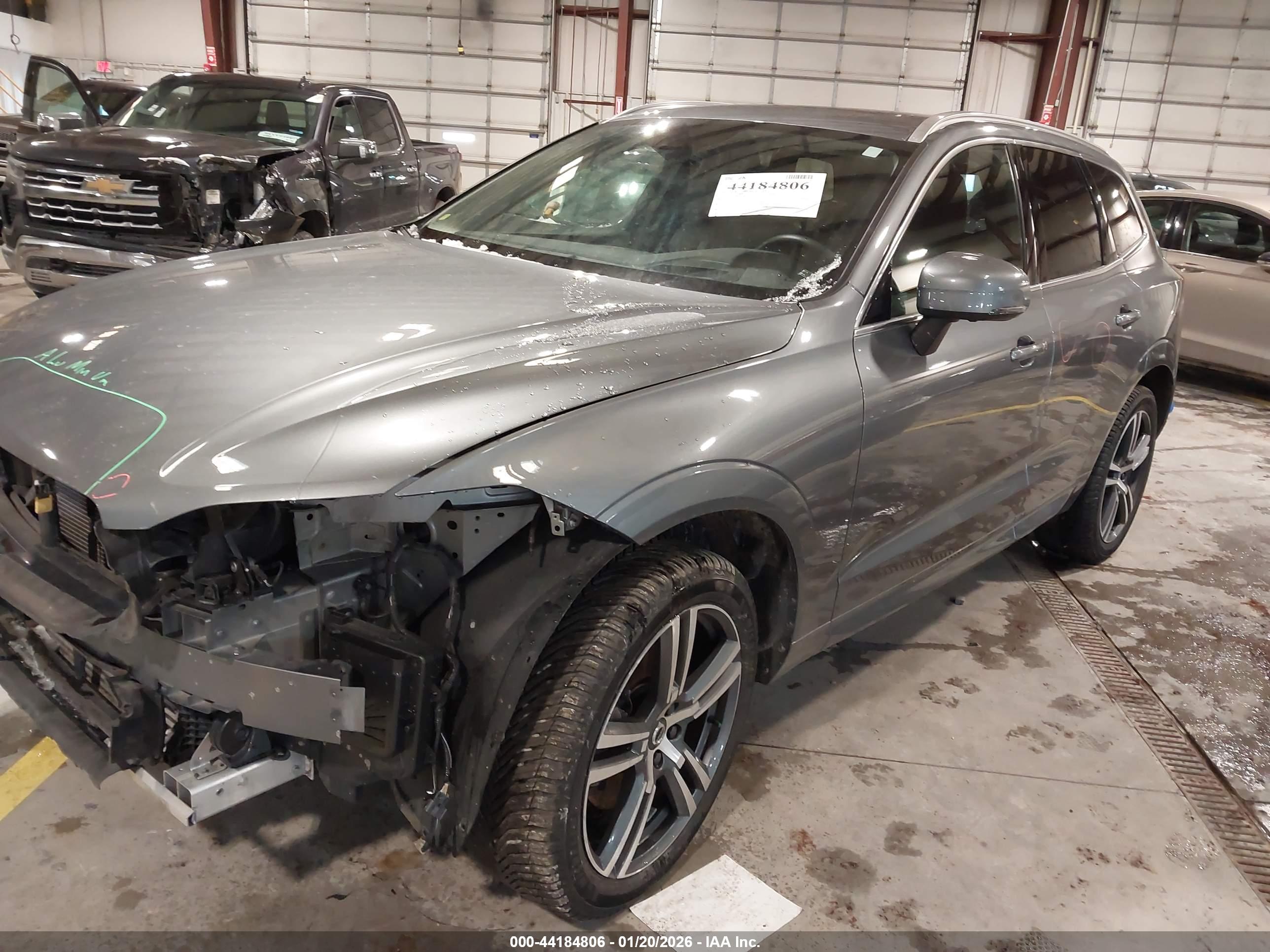 VOLVO XC60 image 2
