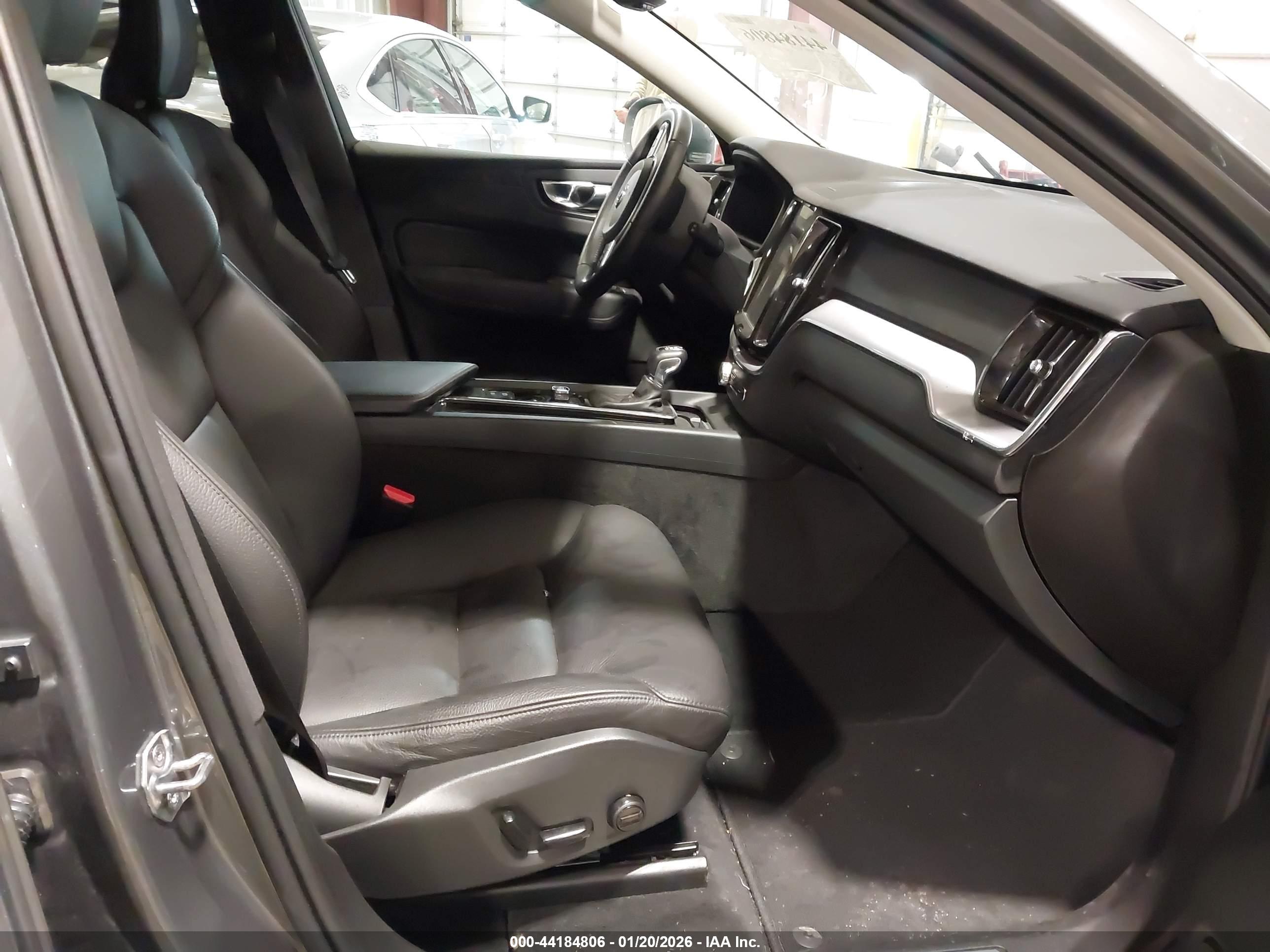 VOLVO XC60 image 5