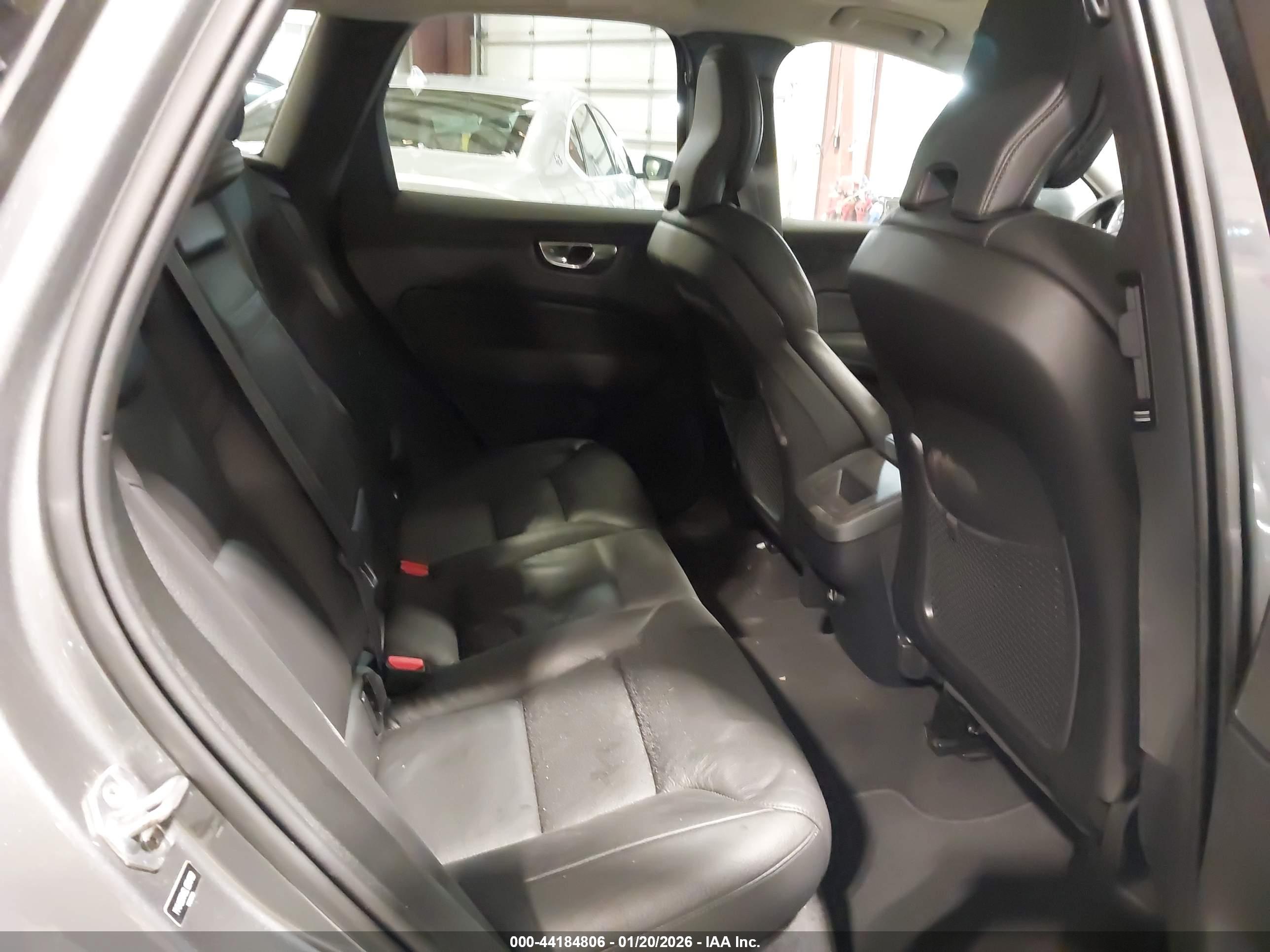 VOLVO XC60 image 8