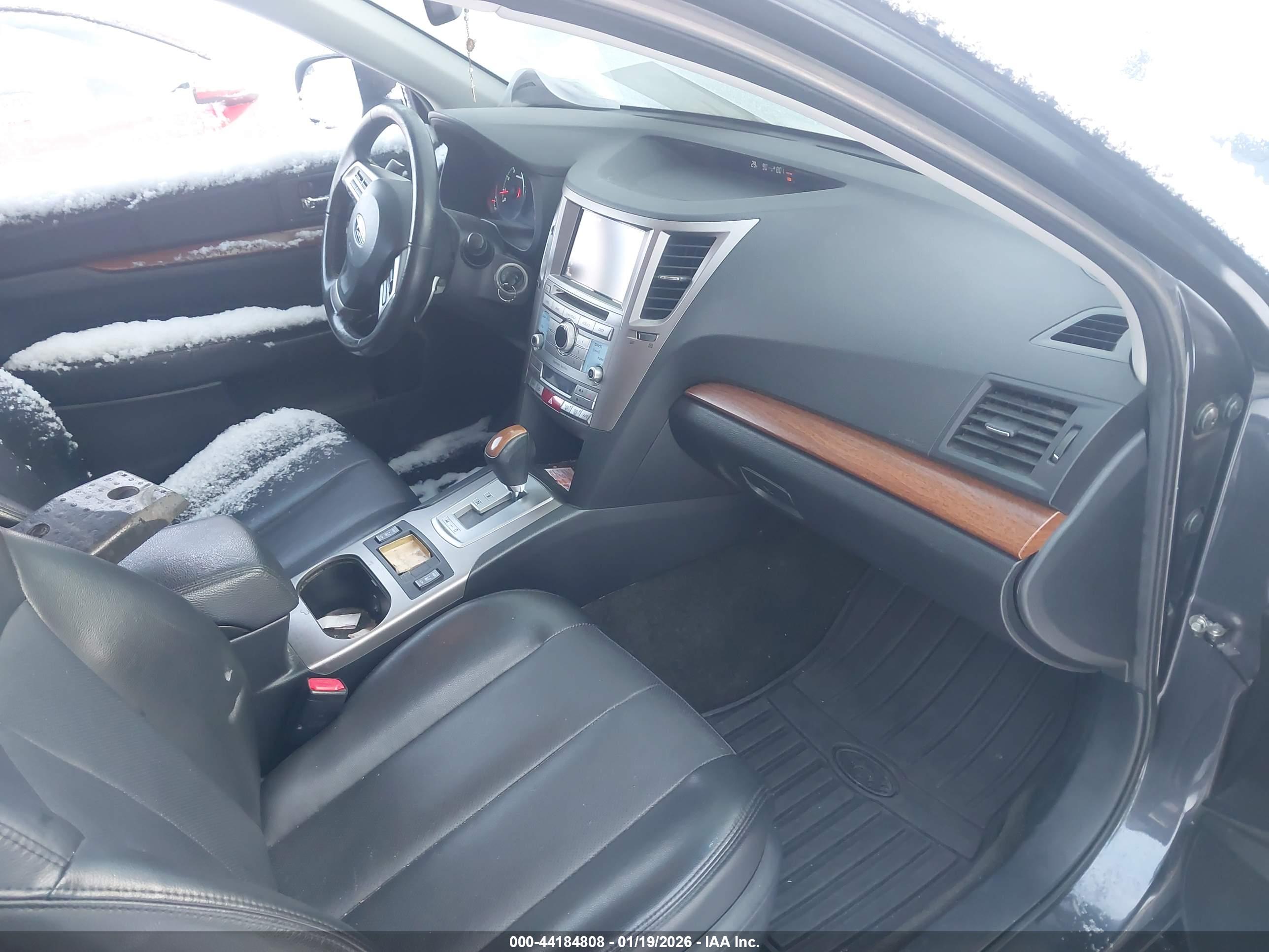 SUBARU OUTBACK image 5
