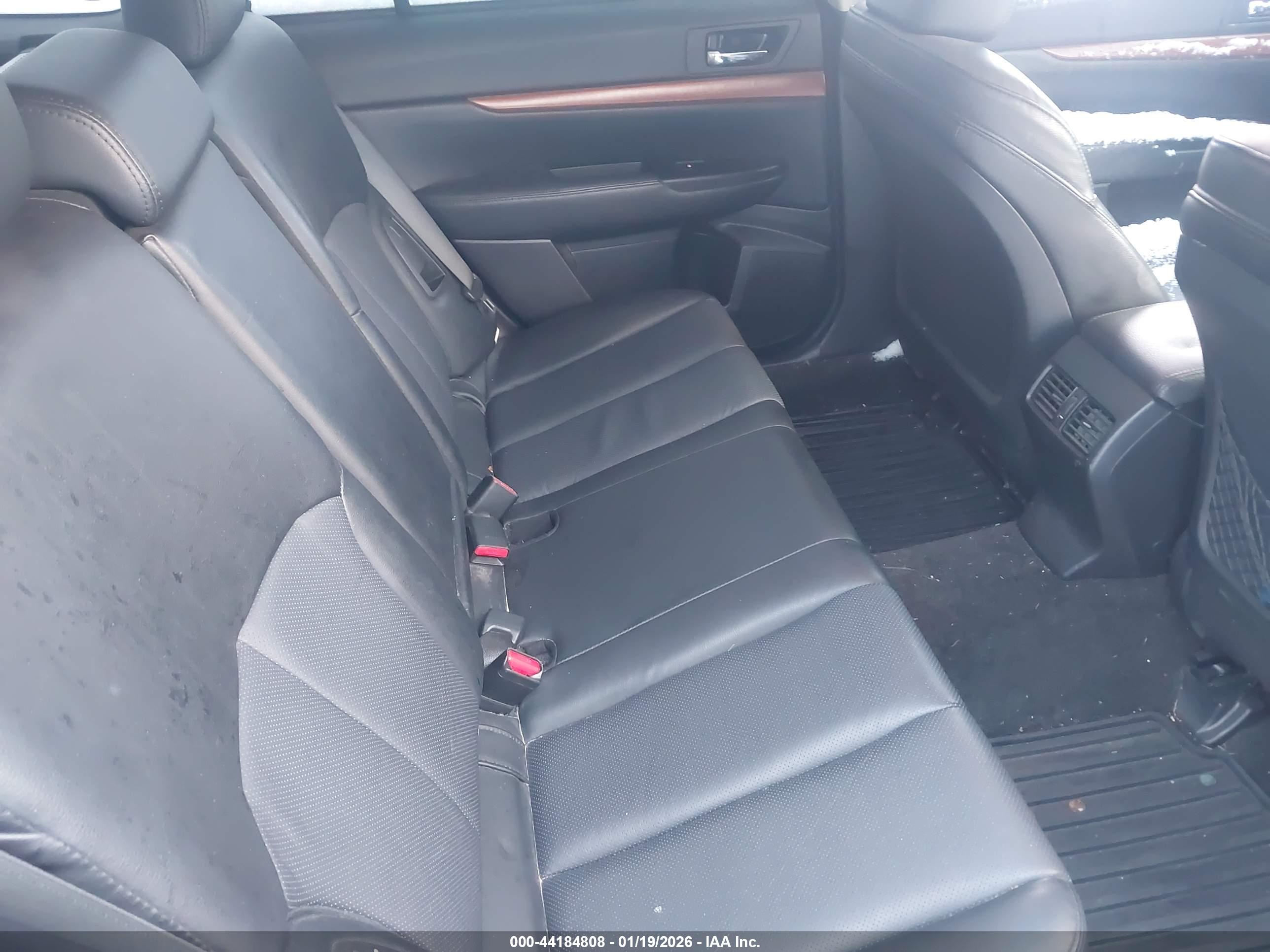SUBARU OUTBACK image 8
