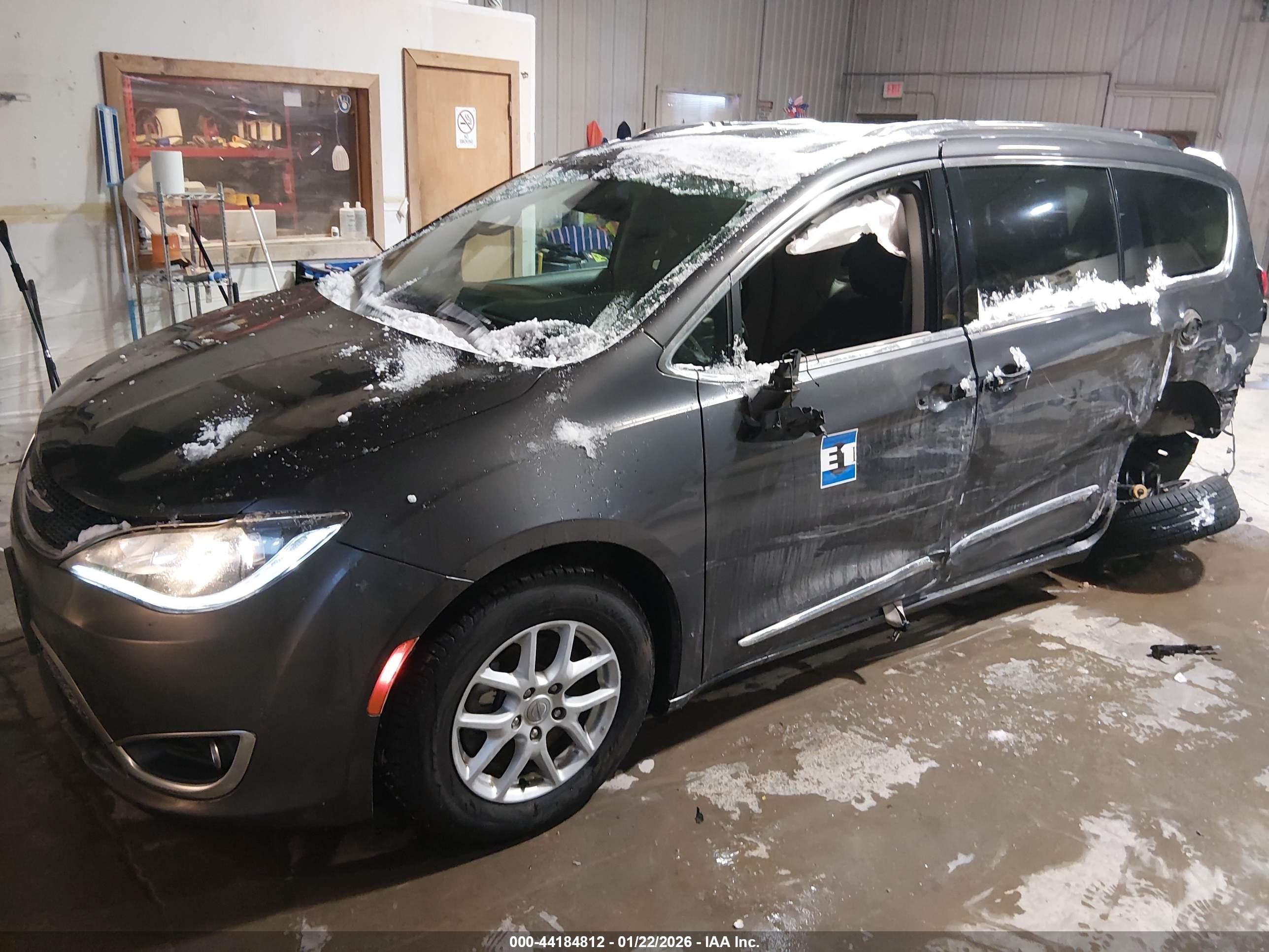 CHRYSLER PACIFICA image 2